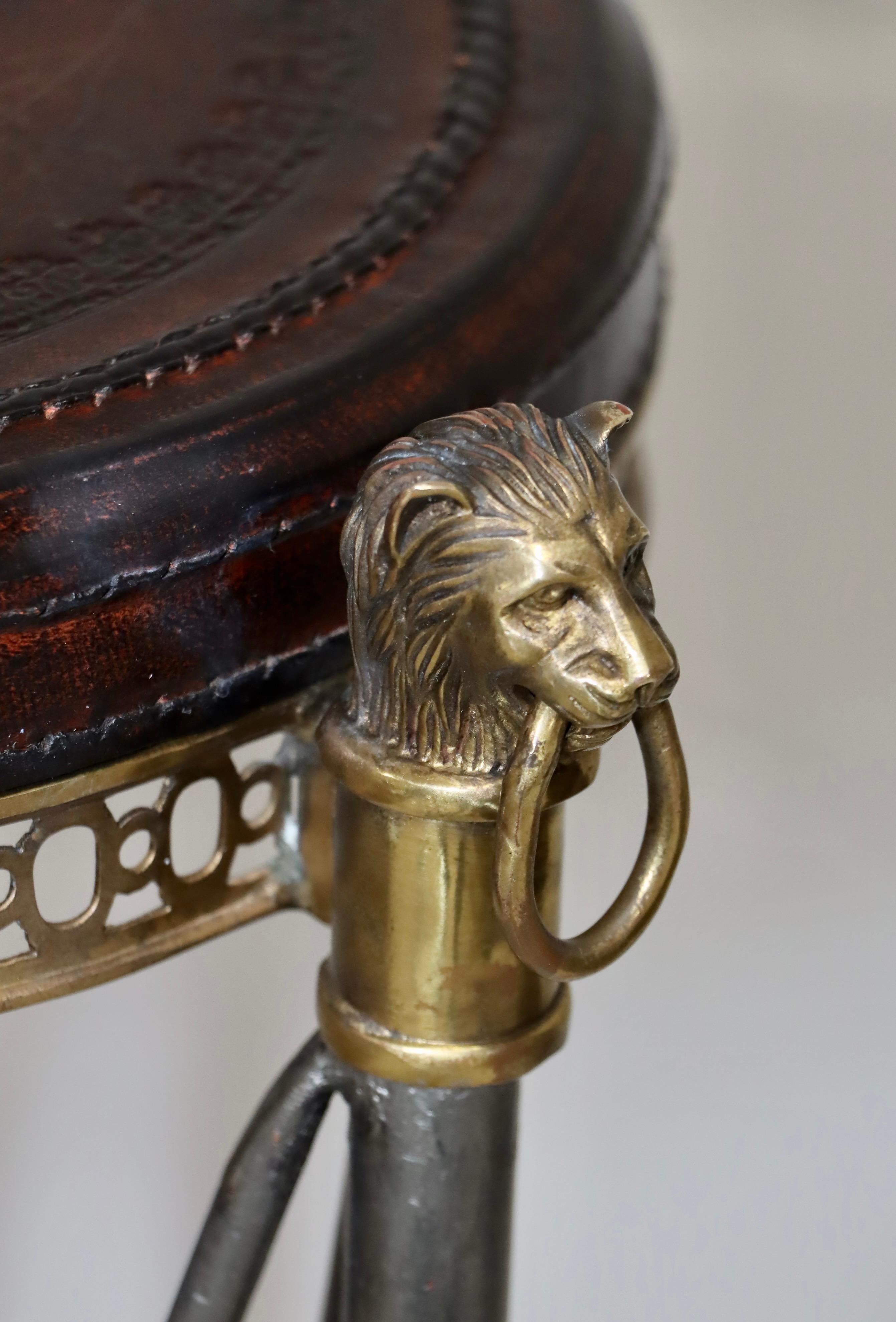 1980's Maison Jansen Style Brass And Steel Lion Head Pedestal In Good Condition For Sale In New York, NY