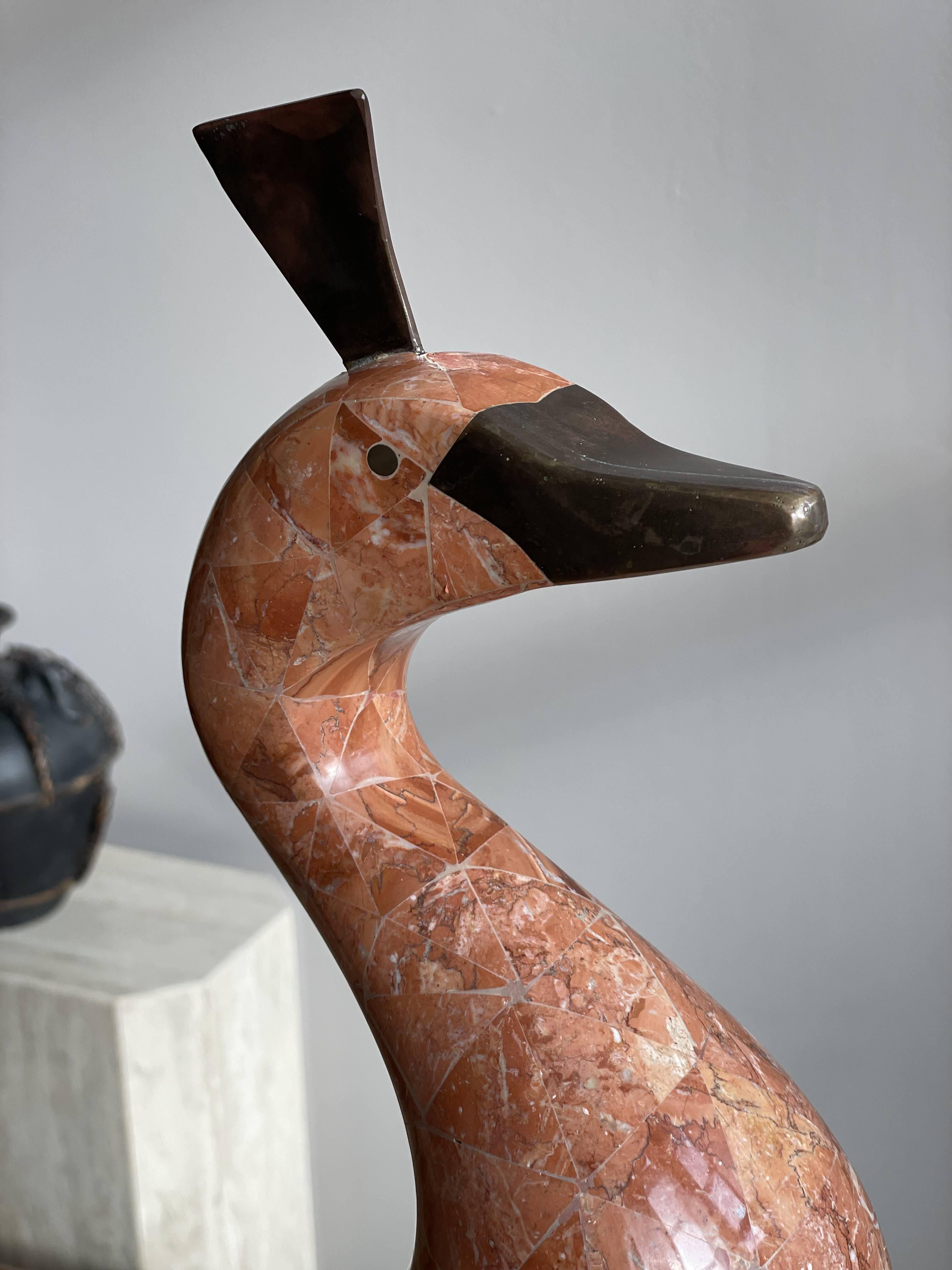 Corail Sculpture d'oiseau paon en corail fossilisé Maitland Smith des années 1980 en vente