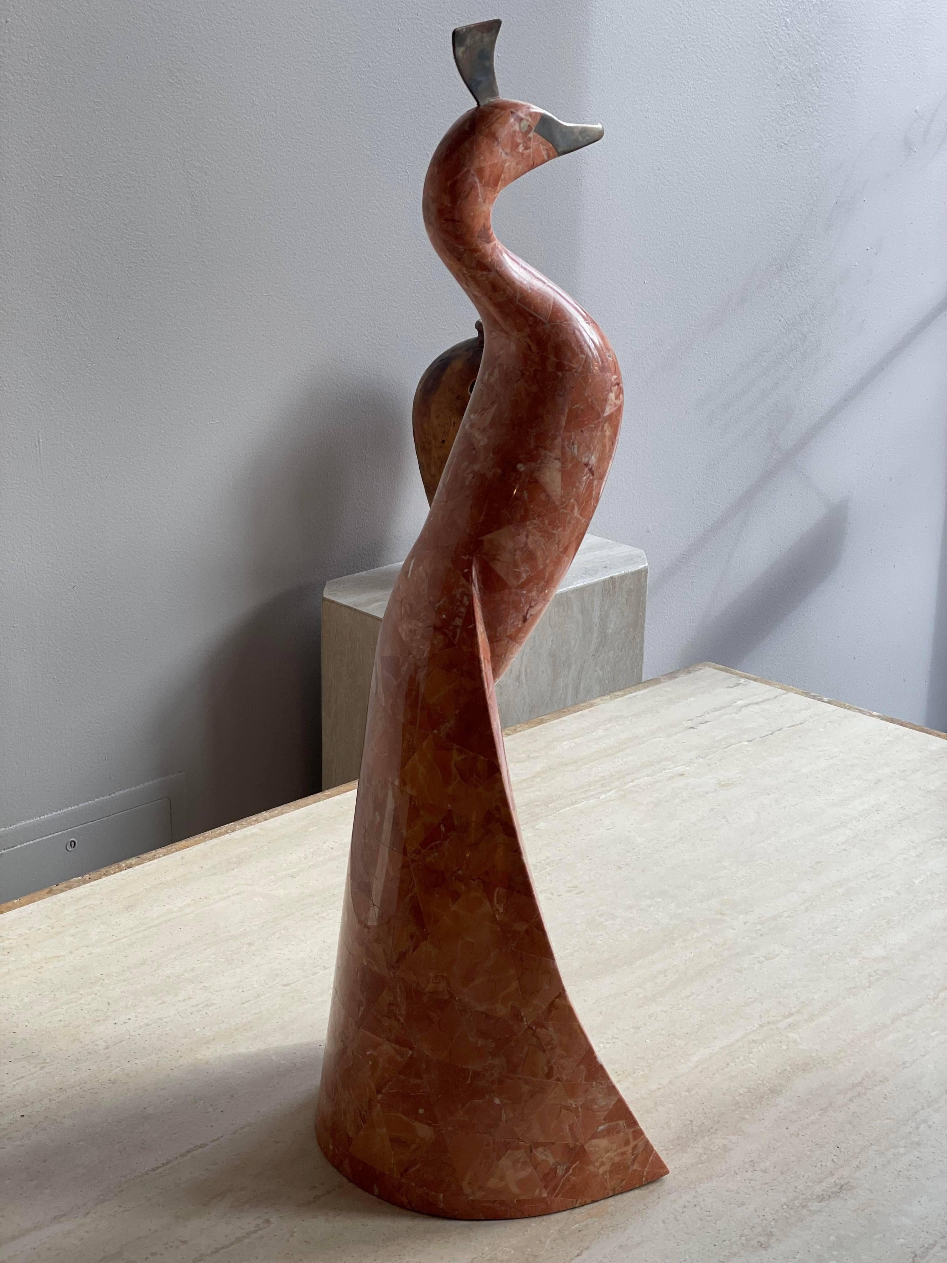 Sculpture d'oiseau paon en corail fossilisé Maitland Smith des années 1980 en vente 1