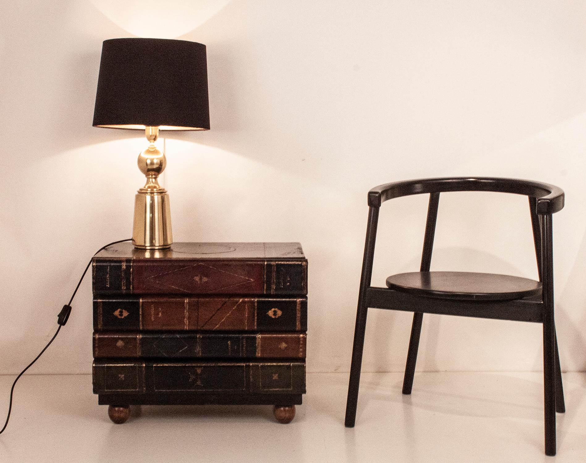 1980s Maitland-Smith Leather And Oak Wood Book Form Side  / Lamp Table In Good Condition In Barcelona, Cataluna