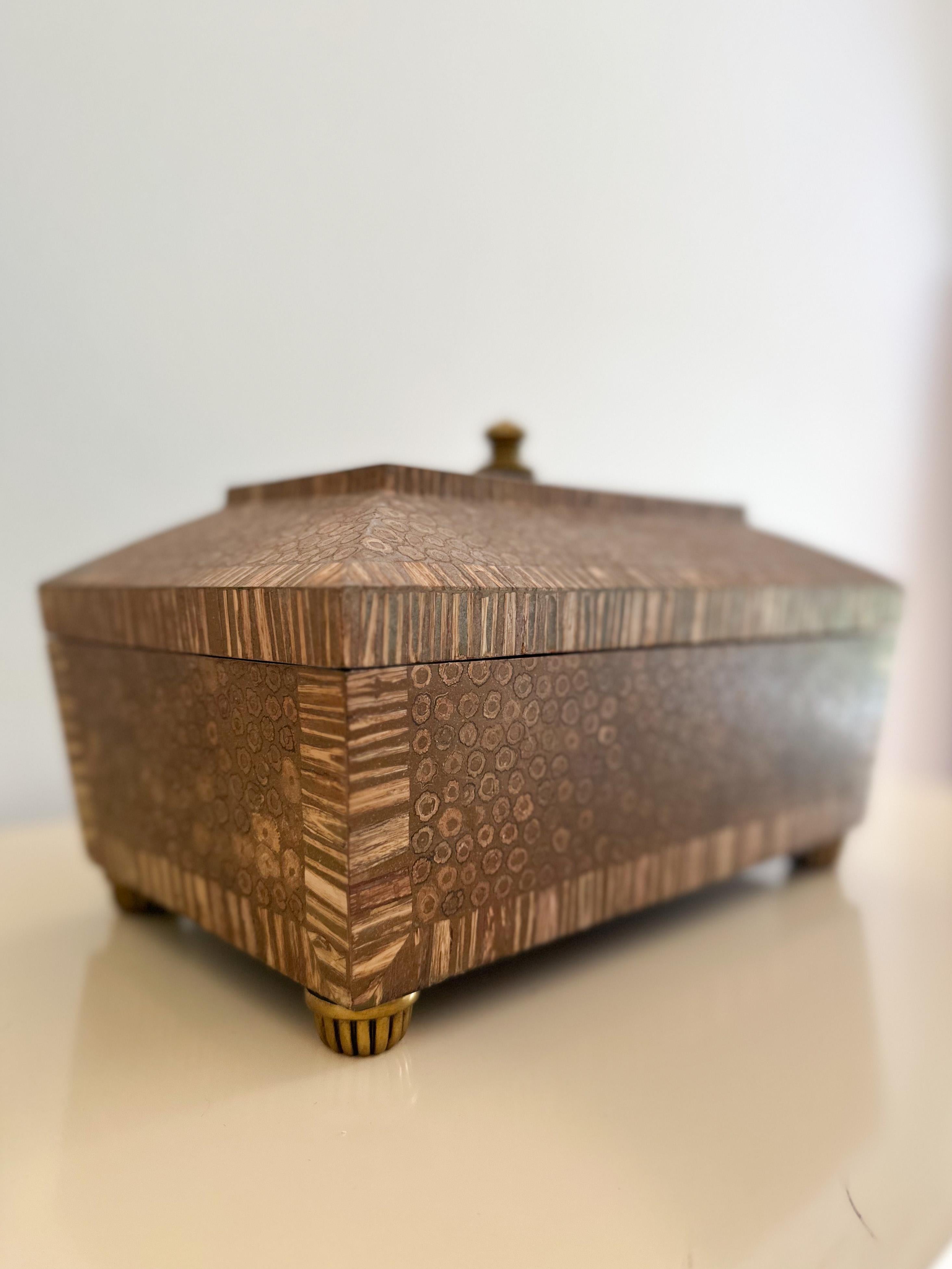 1980s Maitland Smith Resin Box with Brass Details In Excellent Condition For Sale In Houston, TX