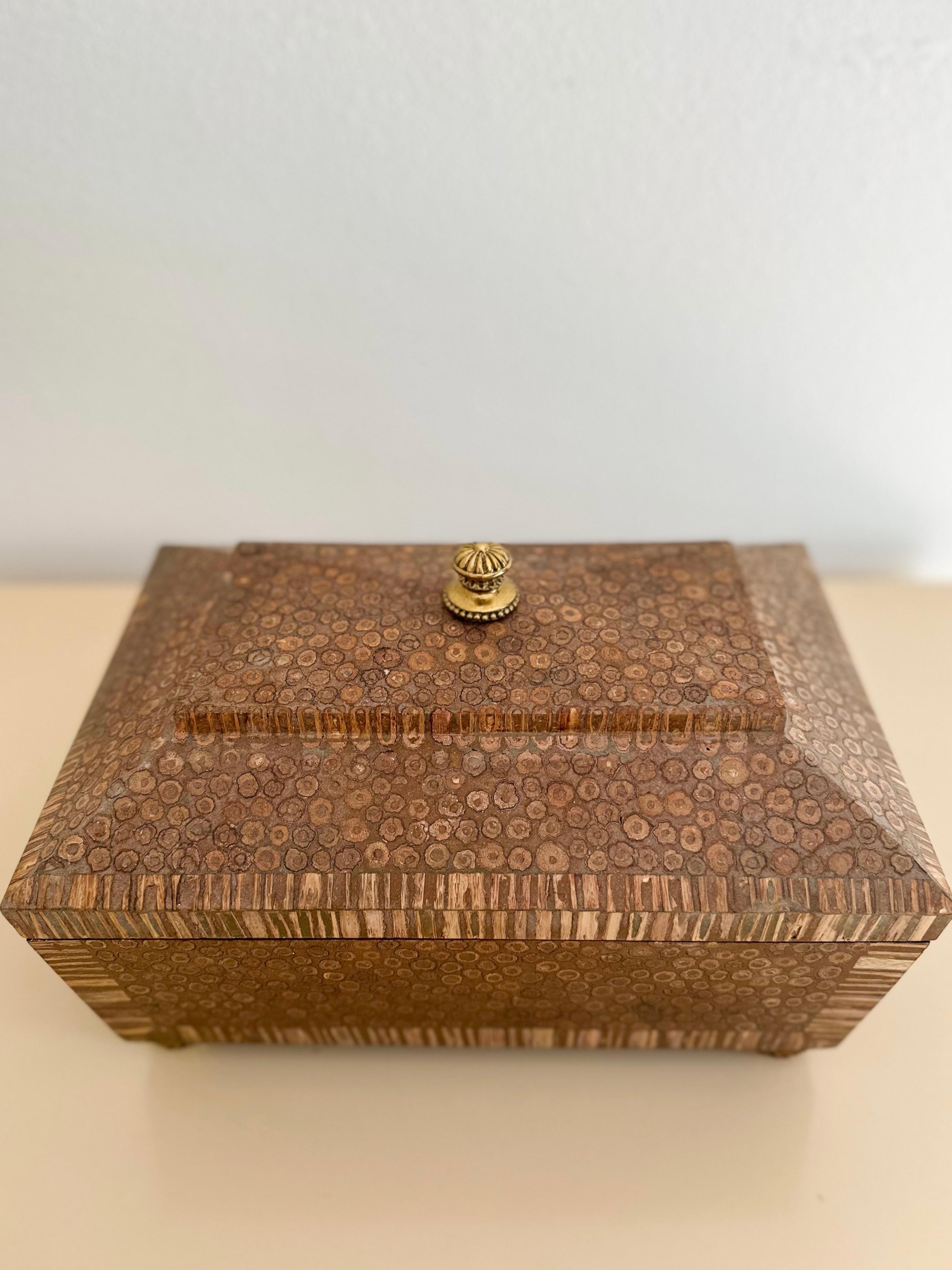 1980er Jahre Maitland Smith Harz Box mit Messing Details (Ende des 20. Jahrhunderts) im Angebot