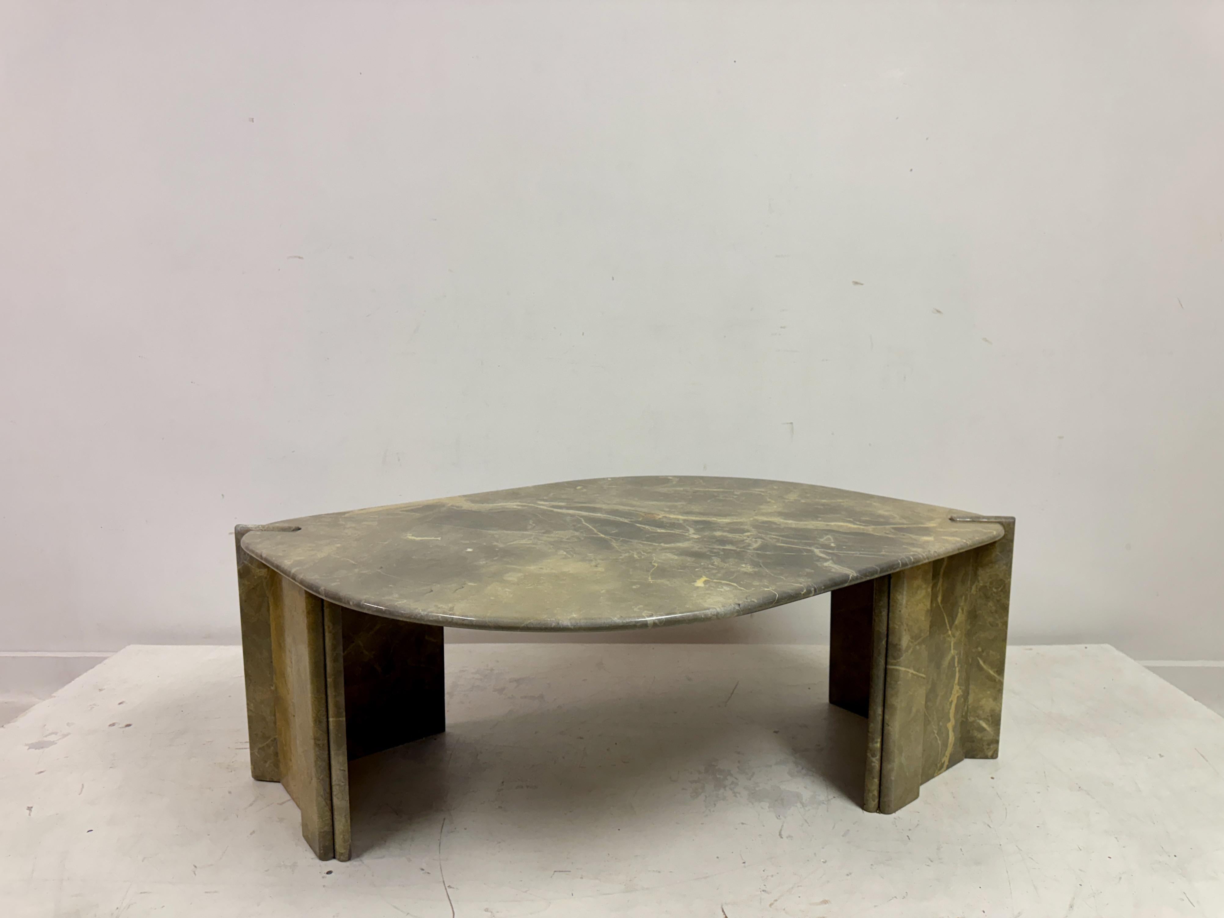 1980s Marble Coffee Table In Eye Shaped Form In Good Condition In London, London