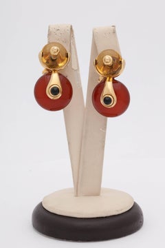 1980s Marina B. Carnelian, Onyx and Citrine Swivel Gold Hanging Clip-On Earrings