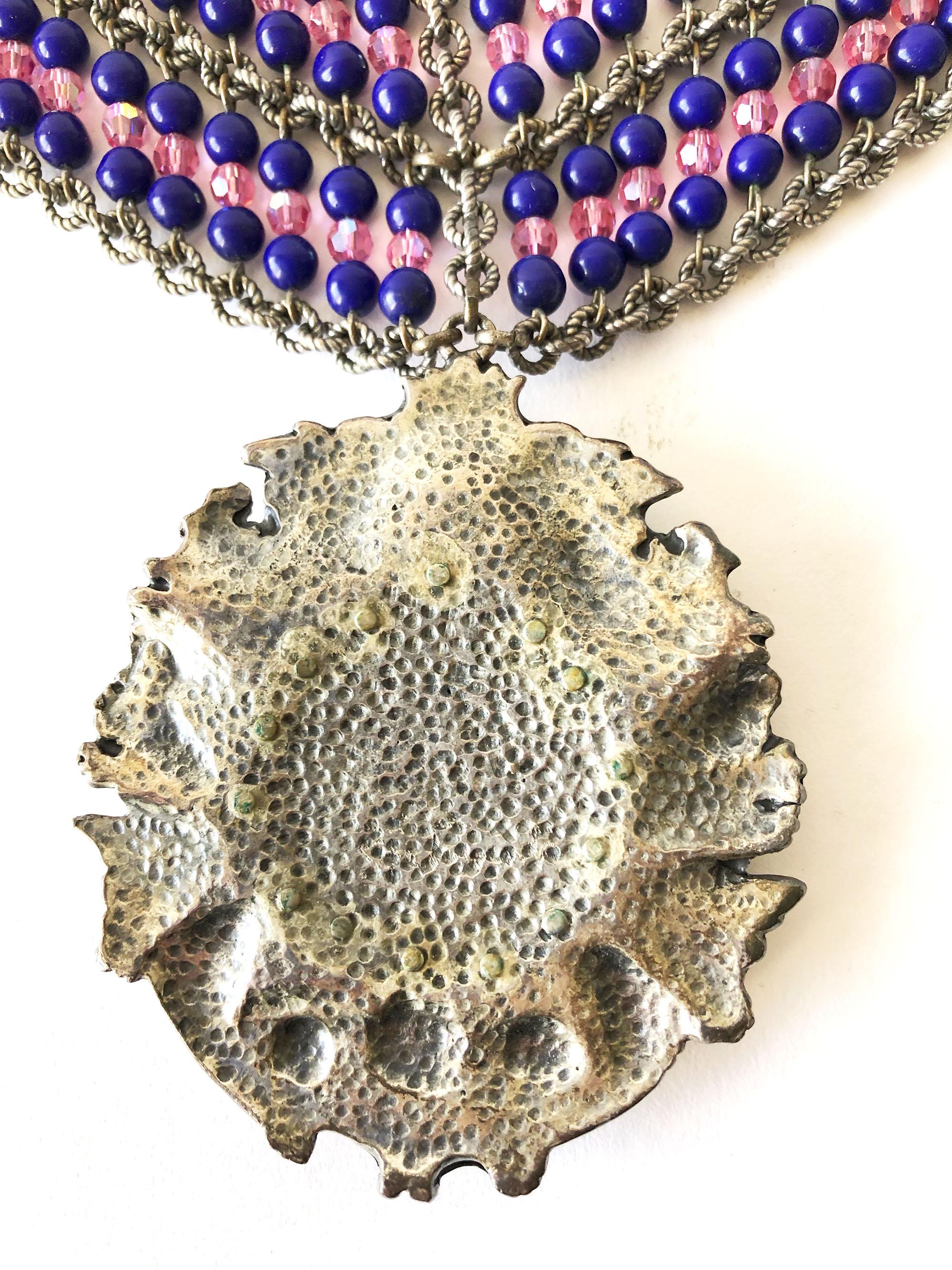 Mark Merrill, collier médaillon vintage en perles de verre avec médaillon, années 1980 Bon état - En vente à Palm Springs, CA