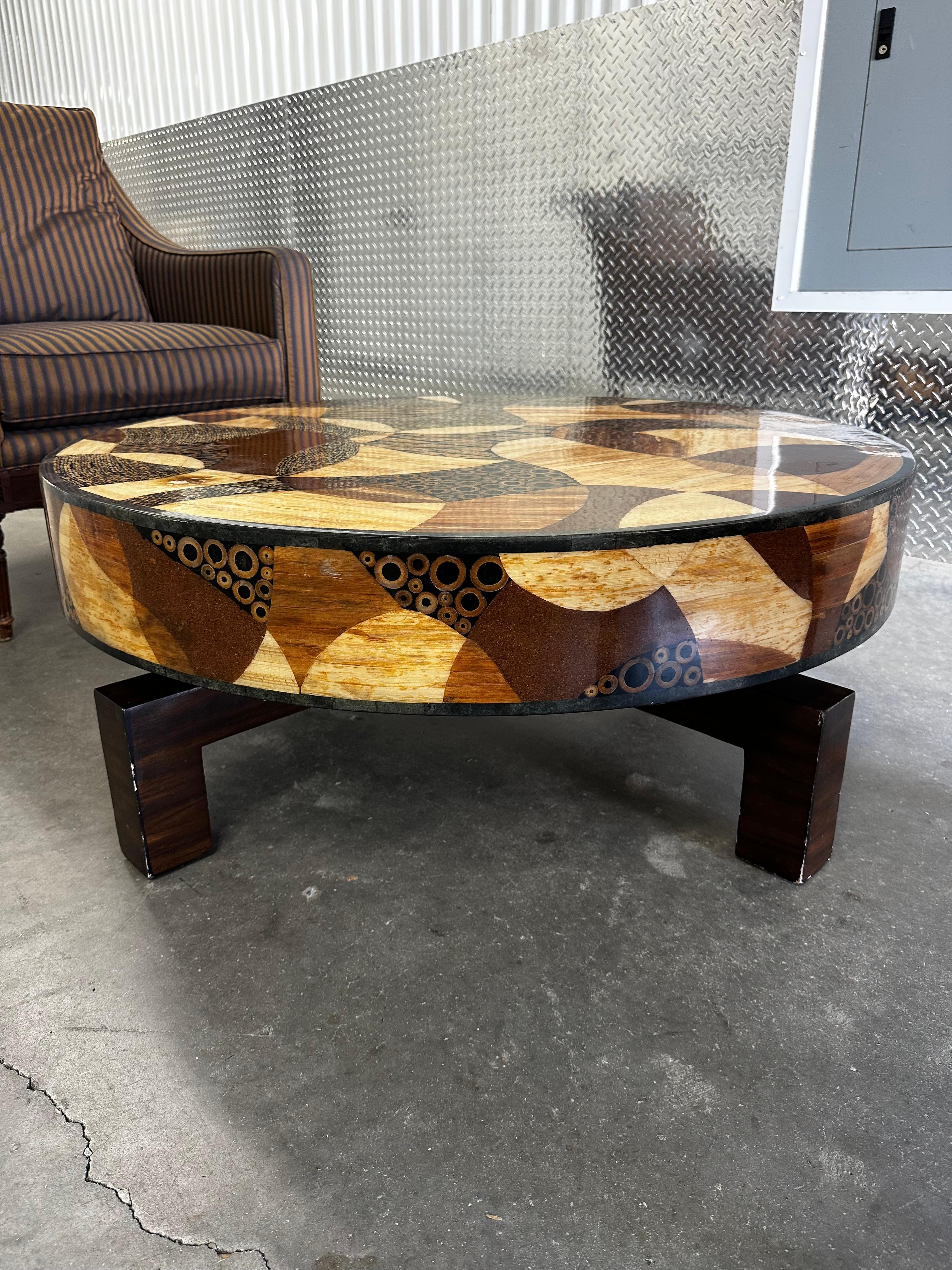 Años 80 Marquis Collection of Beverly Hills Mesa redonda de centro de madera en venta 3