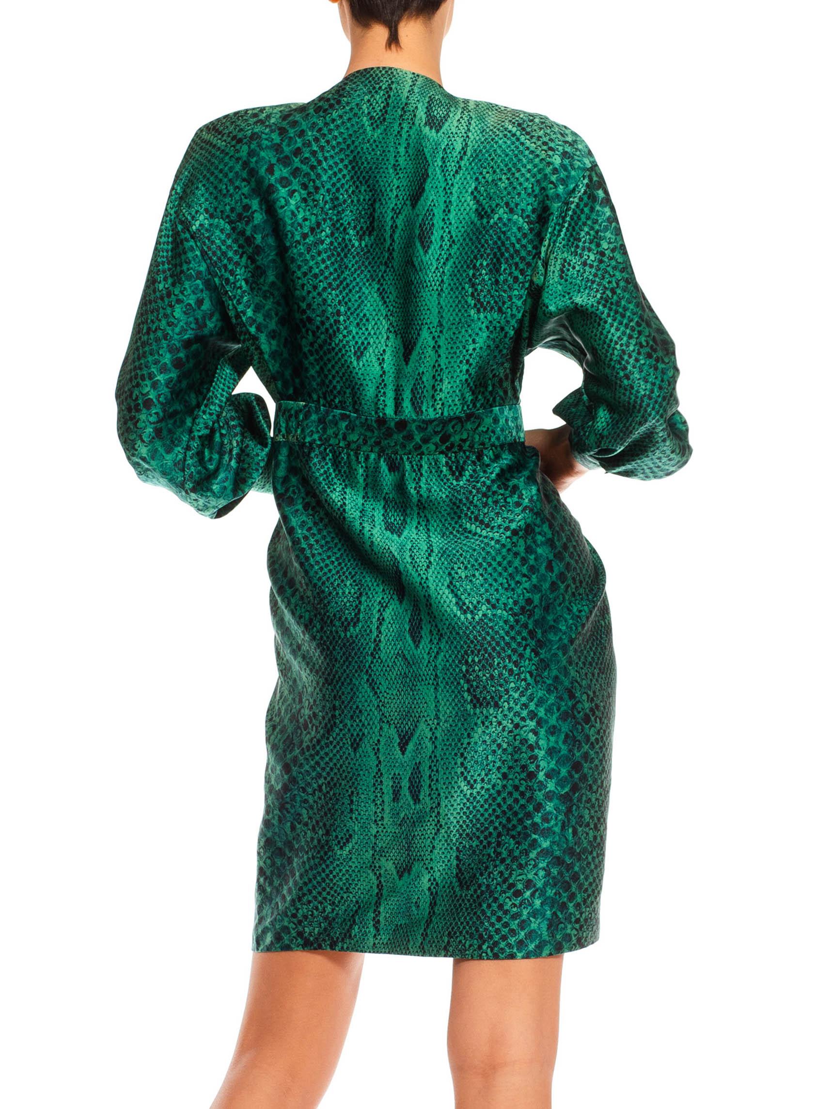 1980S Martha’S Emerald Green Snake Print Silk Satin Long Sleeved Wrap Cocktail  For Sale 1