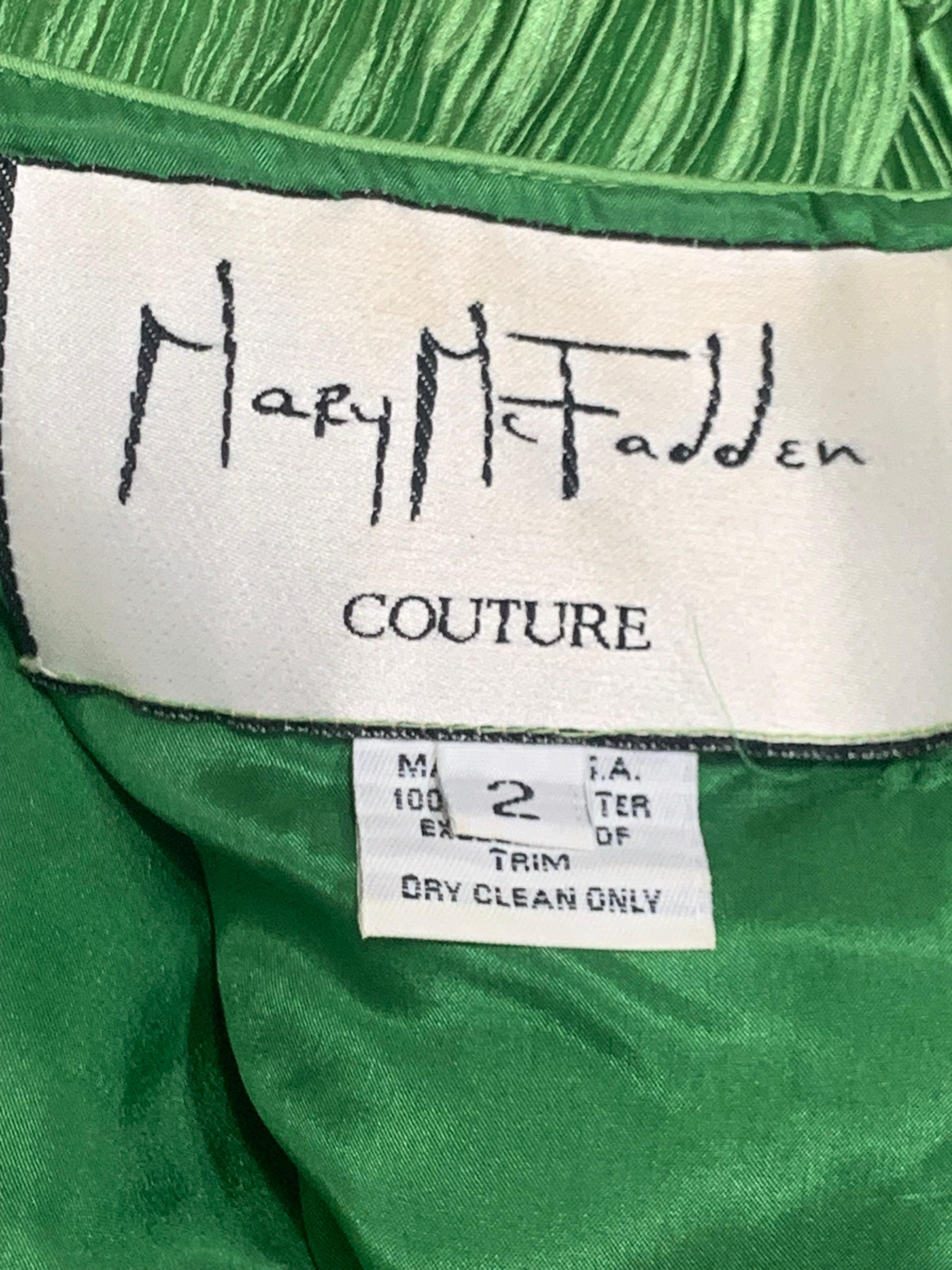Mary McFadden - Robe colonne en soie verte jade style Fortuny avec manches longues des années 1980 en vente 12