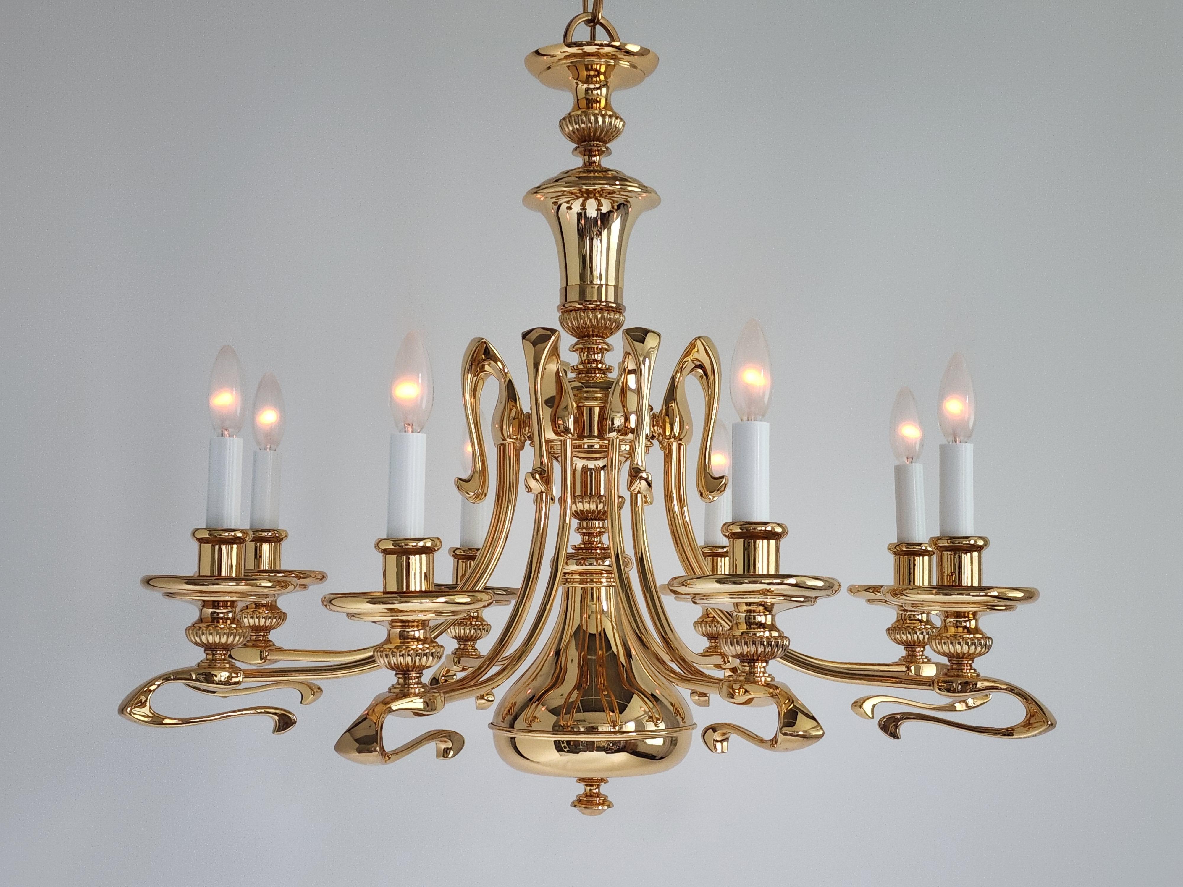 1980s Massive Art Nouveau Style Gold Plated Chandelier, Italy In Good Condition For Sale In St- Leonard, Quebec