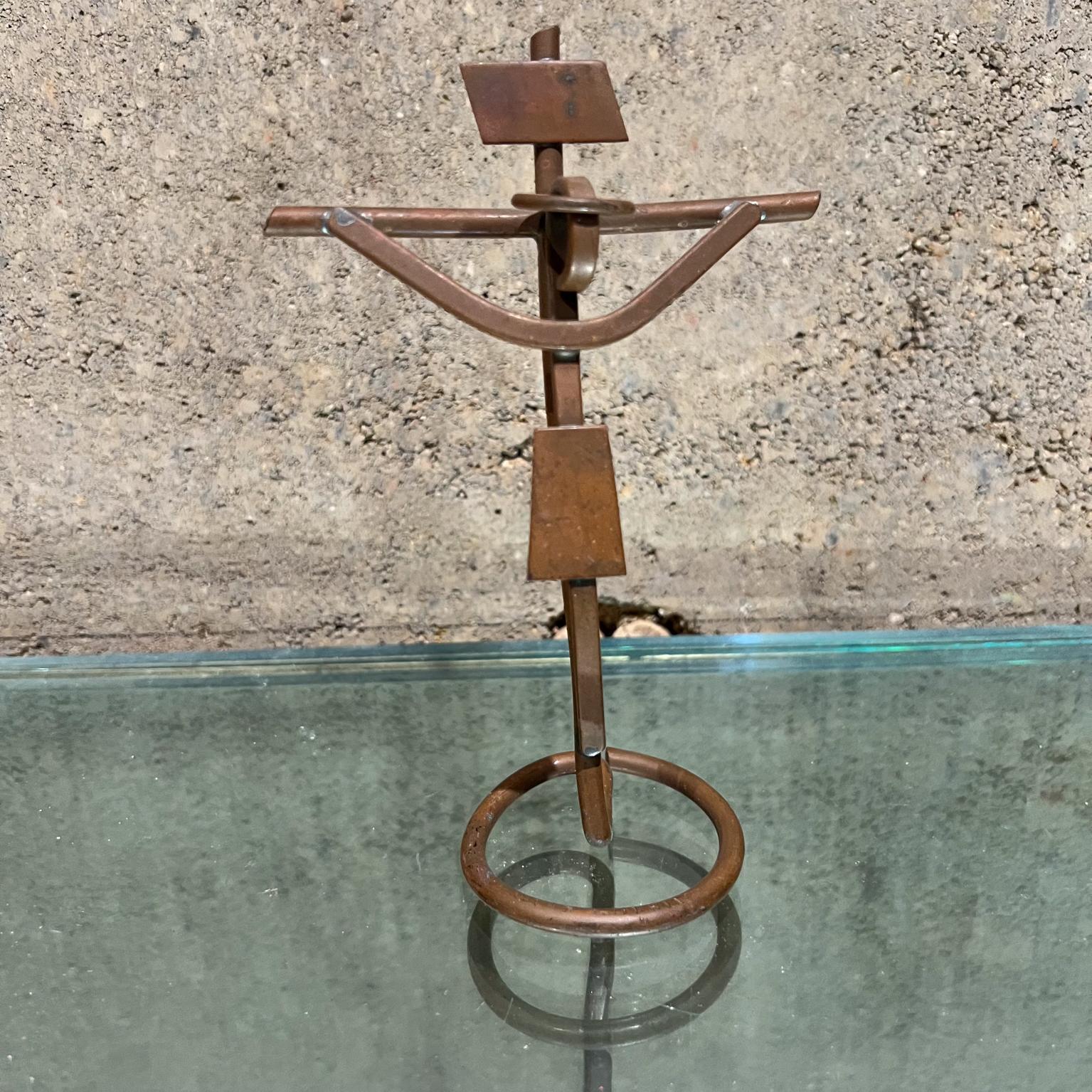 
1980s Mathias Goeritz Sculptural Cross Copper
stamped Mathias Goeritz. No COA is available.
6.25 H x 4 W x 2.5 D
Original vintage preowned unrestored condition.
Refer to all images.

 