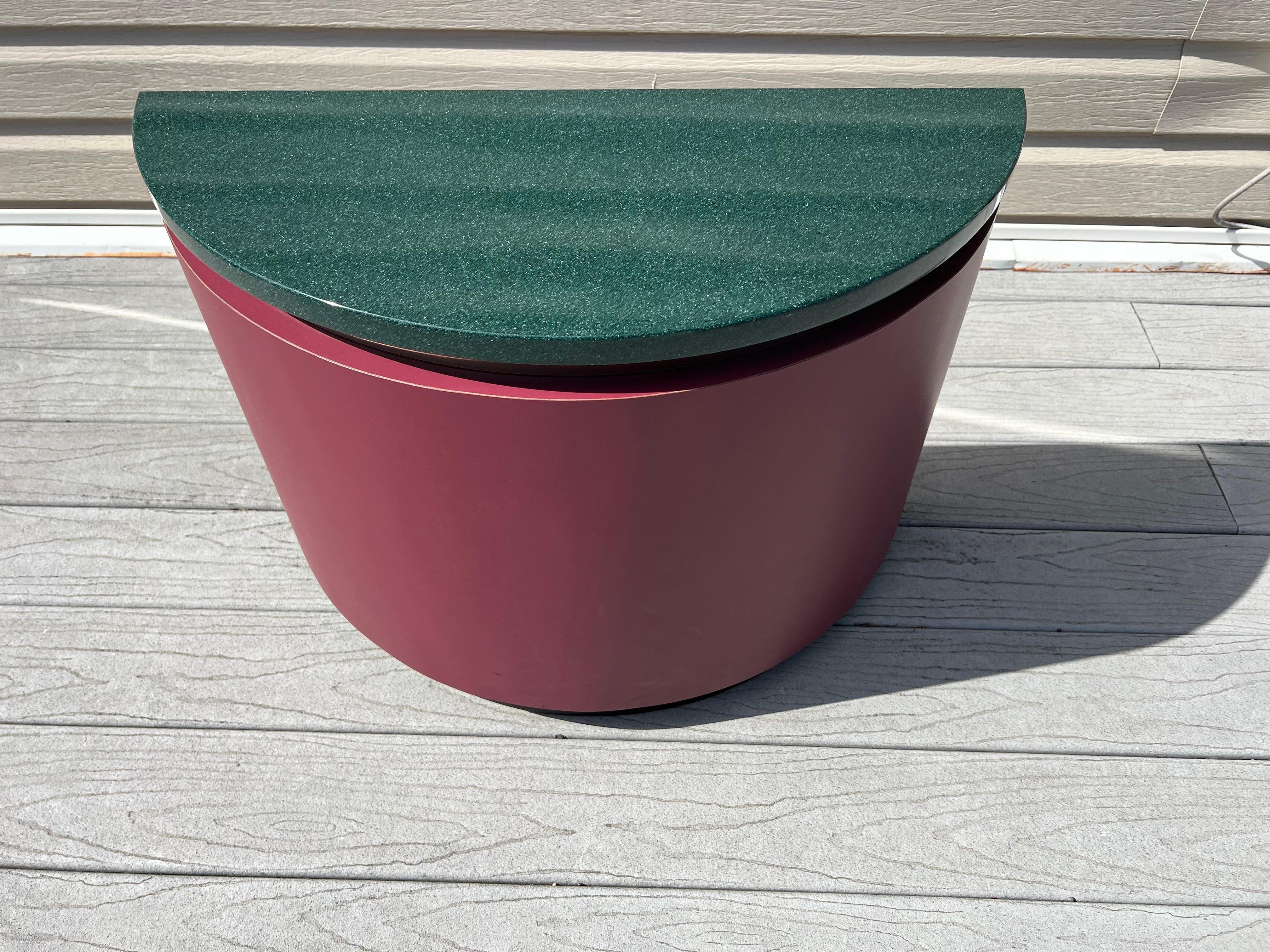 Nord-américain Table console personnalisée rose mauve avec pierre verte, années 1980 en vente