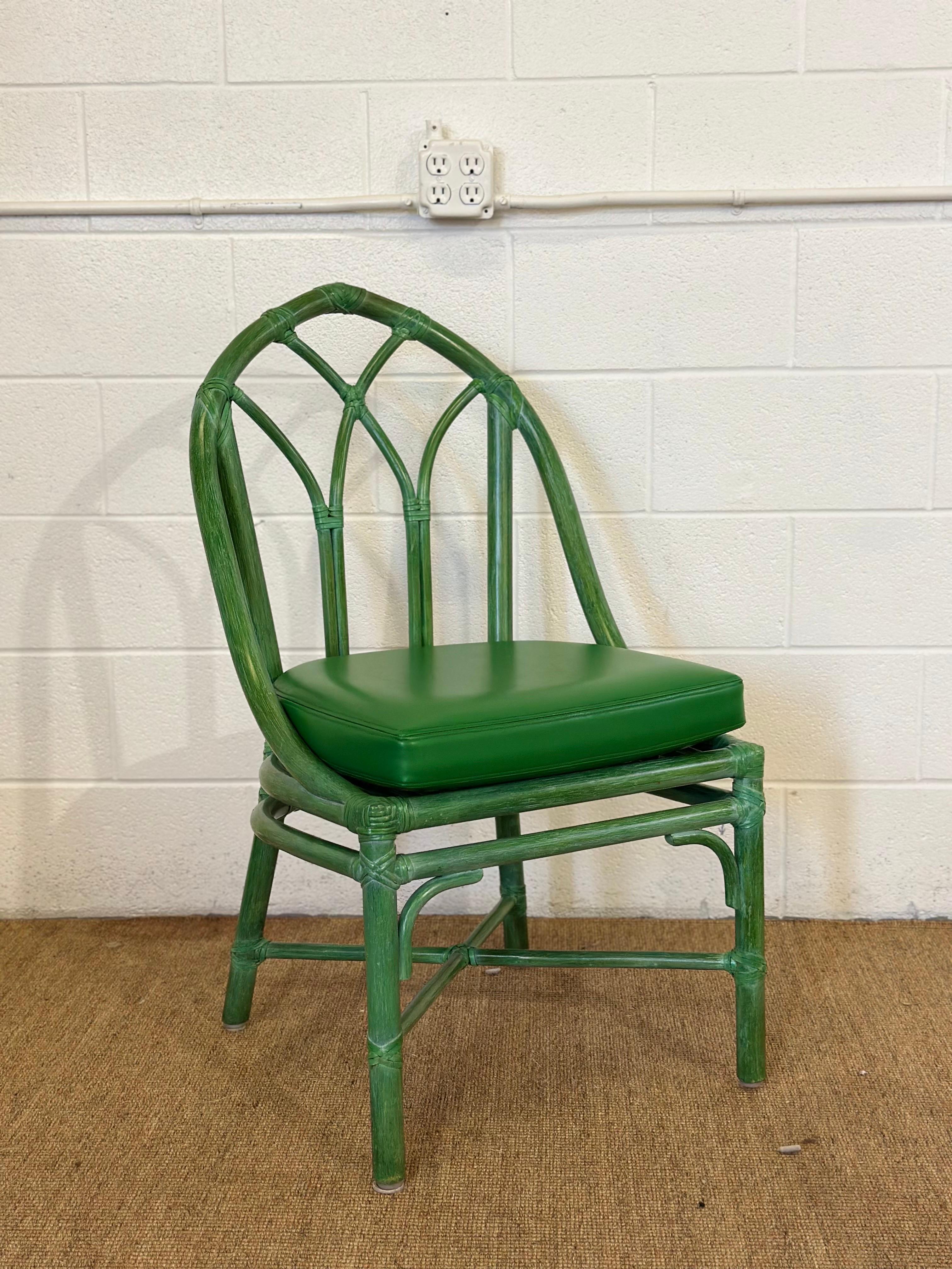 Sedie da pranzo con schienale a cattedrale in rattan verde McGuire degli anni '80 - Set di sei sedie in vendita 9