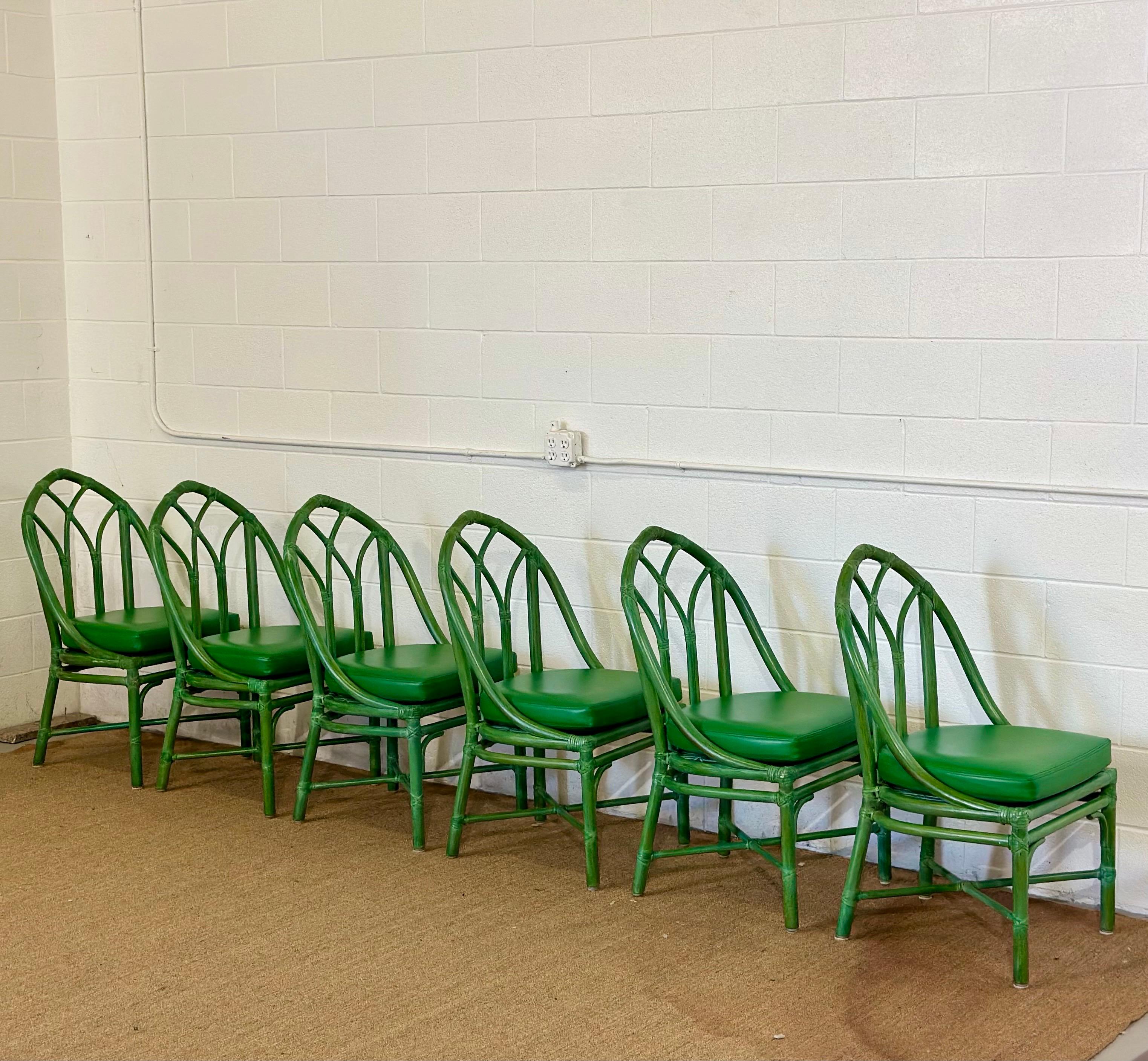 Sedie da pranzo con schienale a cattedrale in rattan verde McGuire degli anni '80 - Set di sei sedie in vendita 2