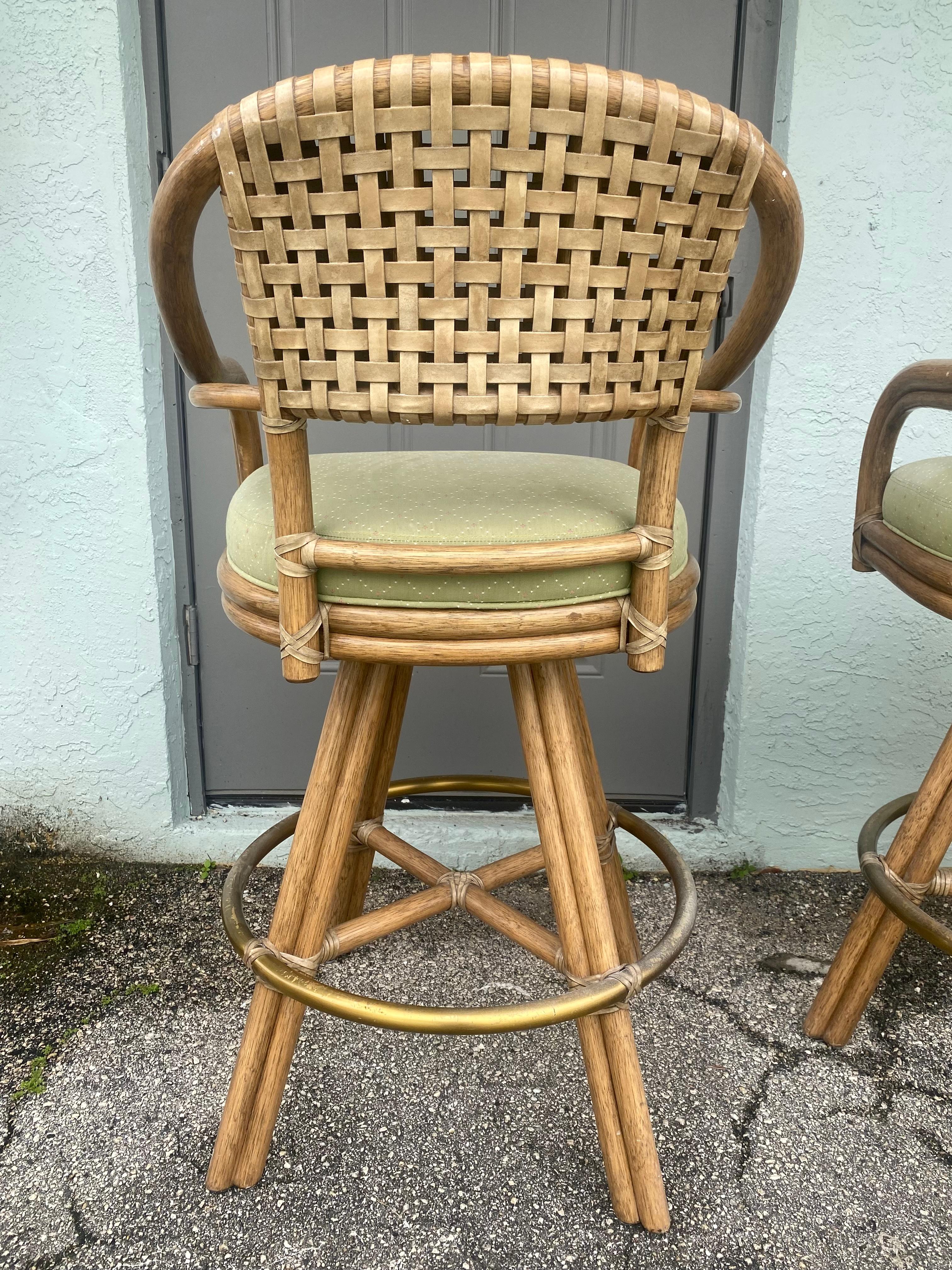 1980s McGuire Swivel Rattan and Leather Bar Stools, Set of 3 For Sale 4