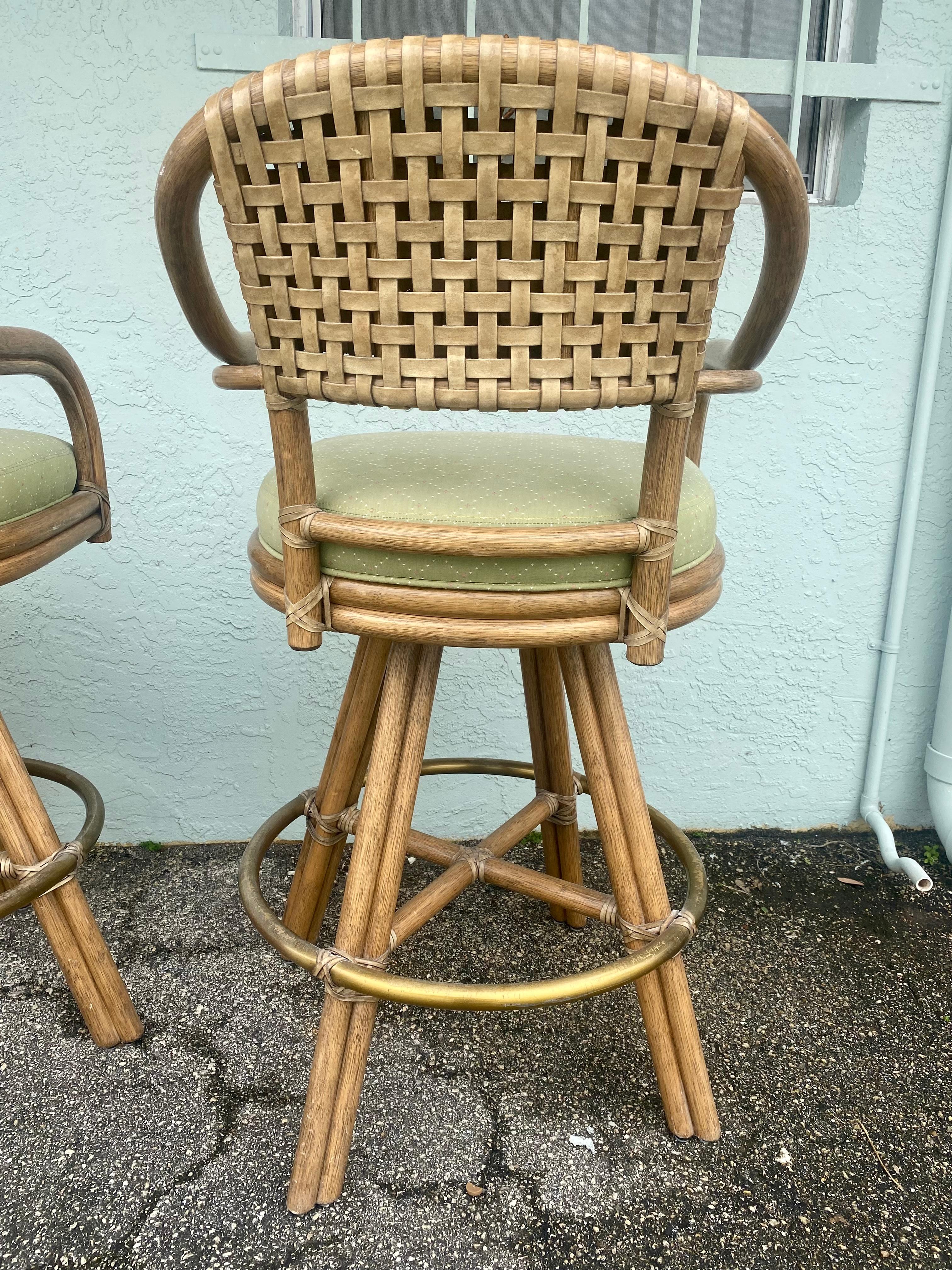 1980s McGuire Swivel Rattan and Leather Bar Stools, Set of 3 For Sale 5