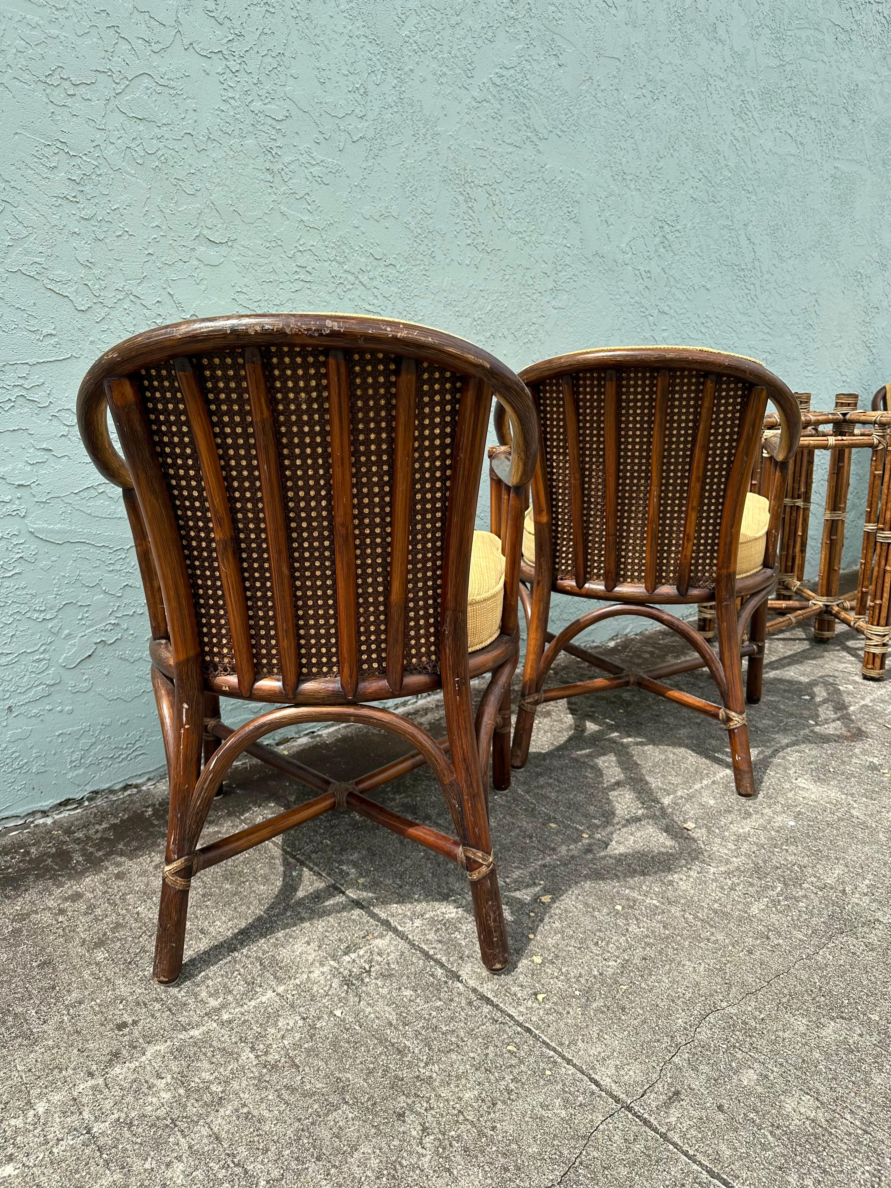 Sedie da pranzo e tavolo con schienale a canna in rattan McGuire degli anni '80, set da 5 in vendita 3