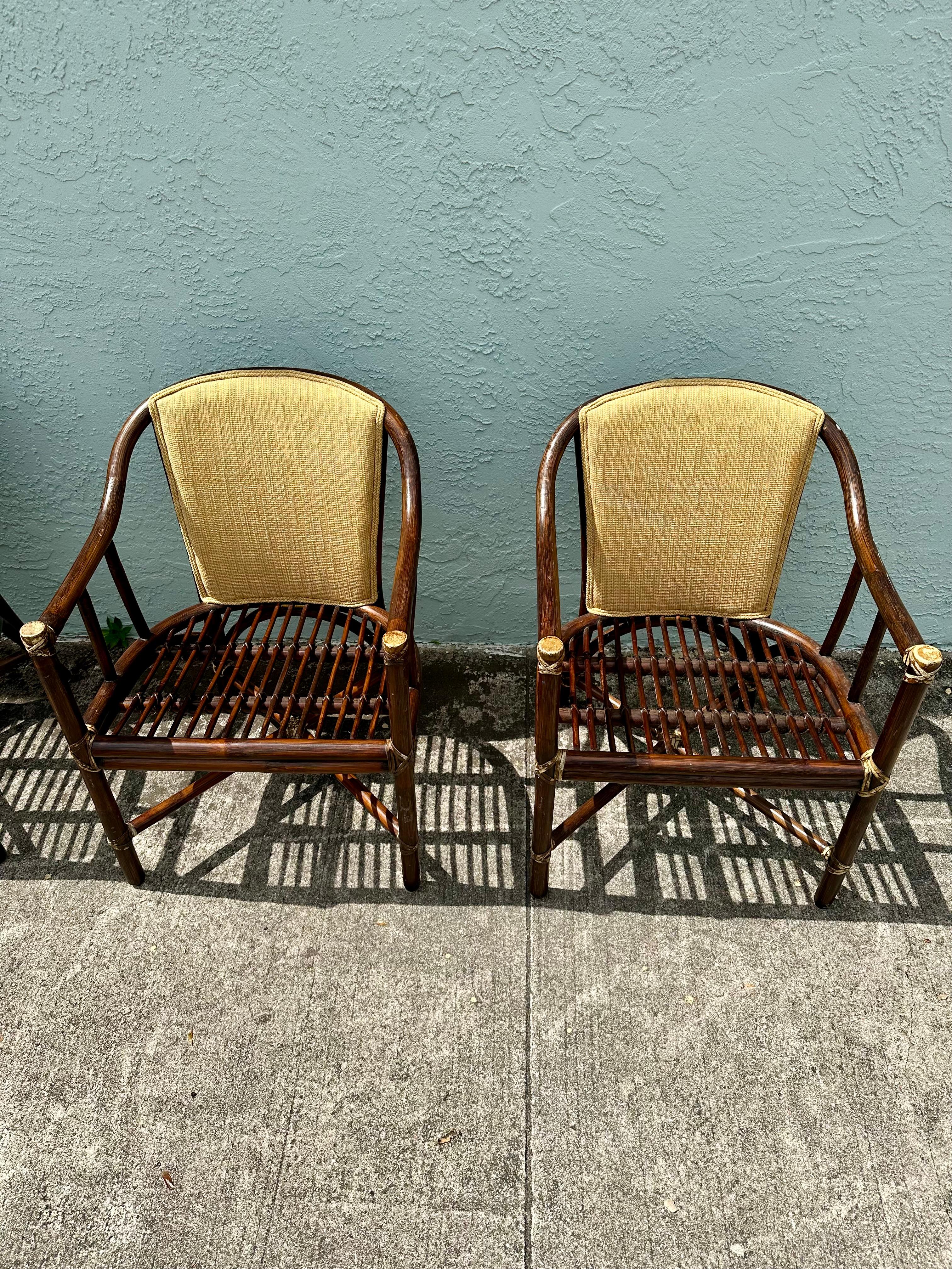 Sedie da pranzo e tavolo con schienale a canna in rattan McGuire degli anni '80, set da 5 in vendita 5