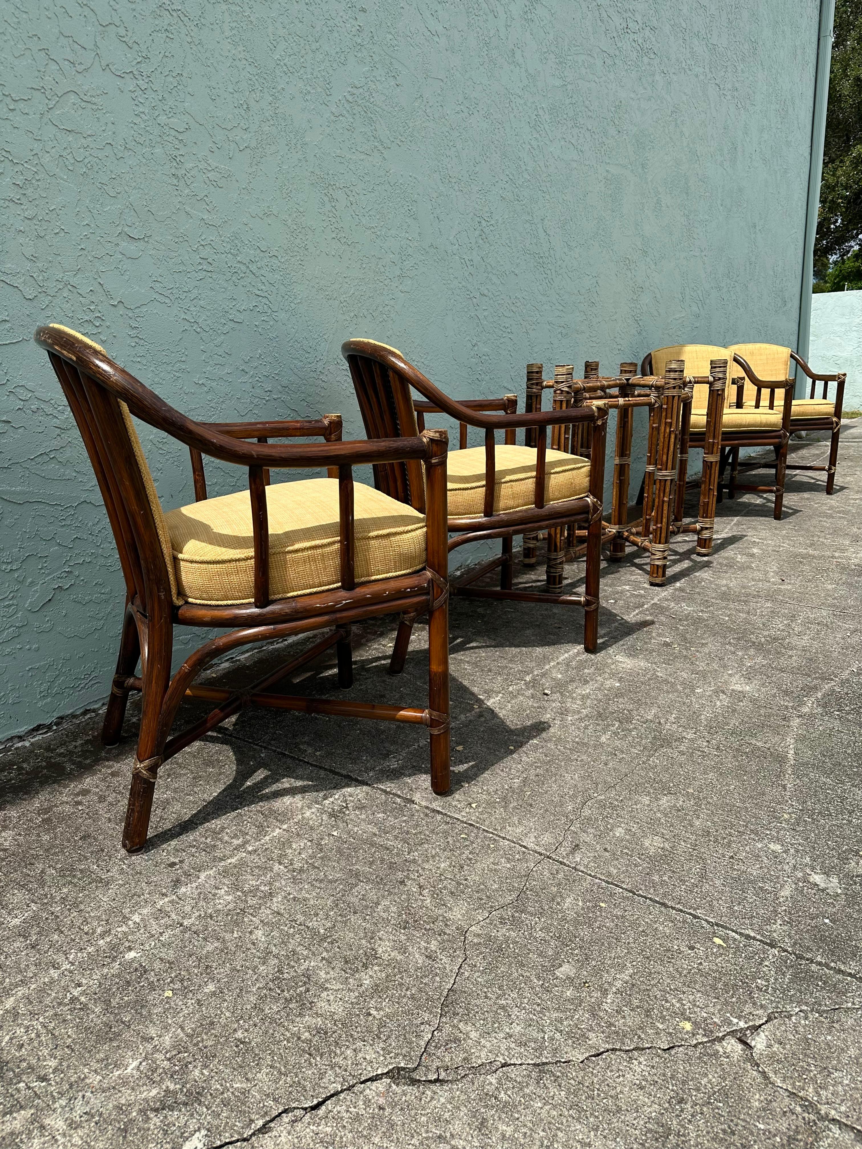 Americano Sedie da pranzo e tavolo con schienale a canna in rattan McGuire degli anni '80, set da 5 in vendita