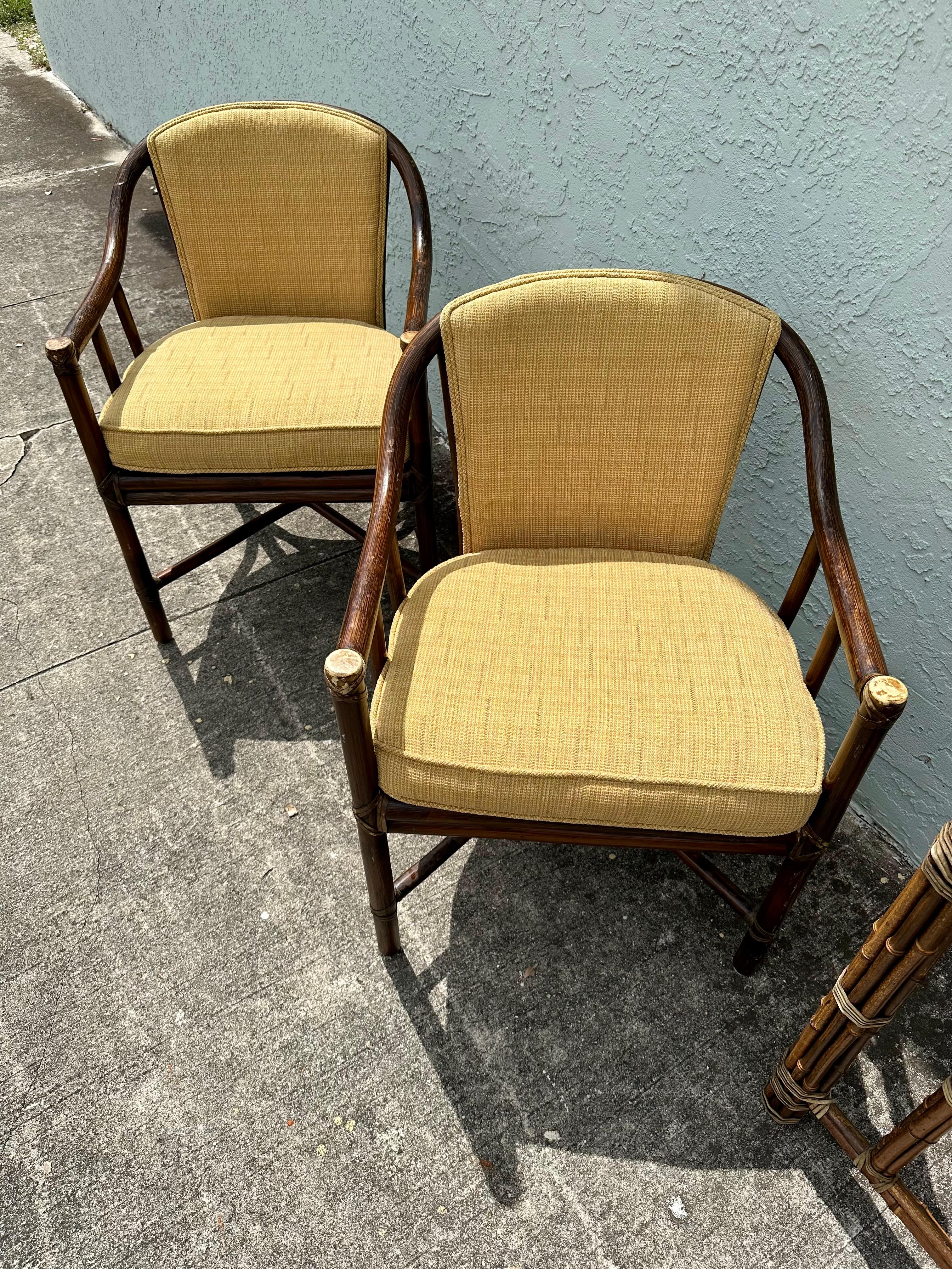 Pelle Sedie da pranzo e tavolo con schienale a canna in rattan McGuire degli anni '80, set da 5 in vendita