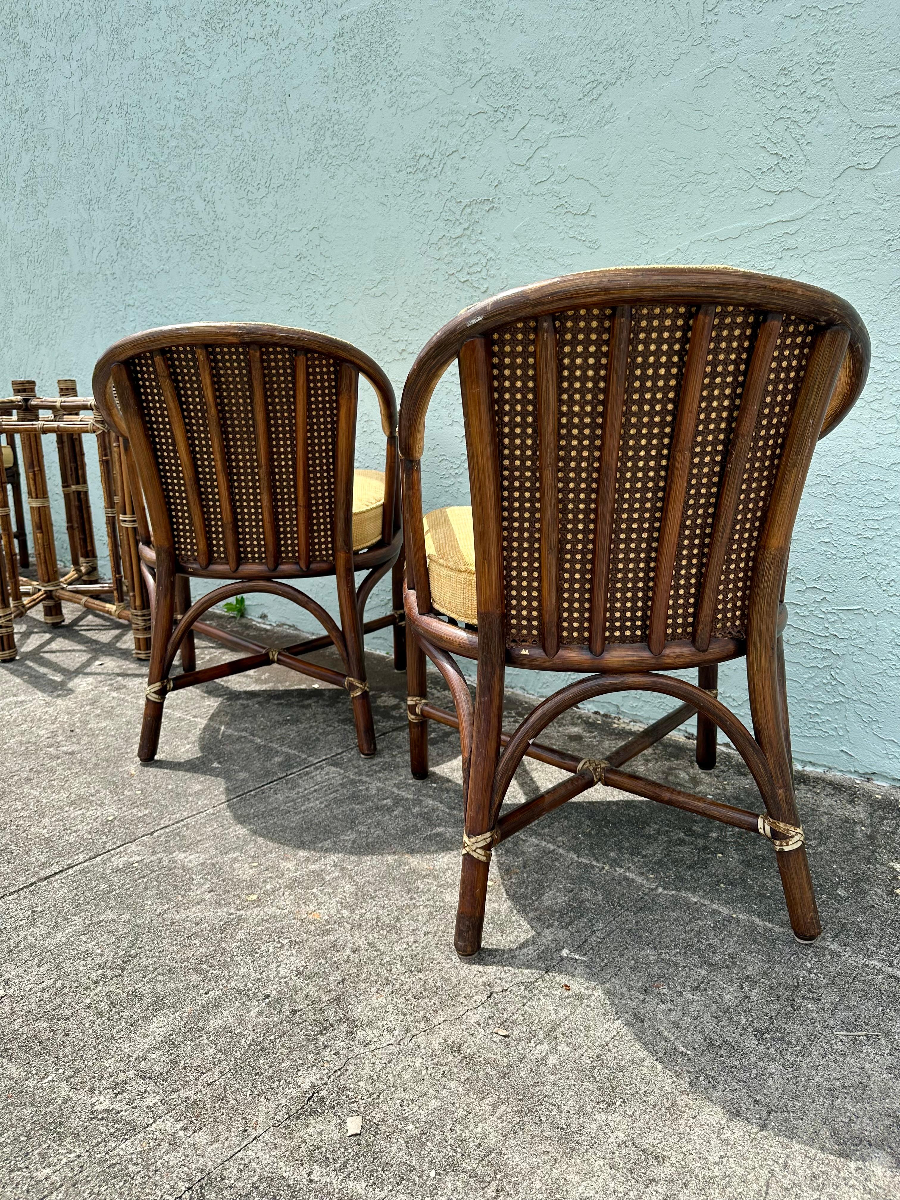 Sedie da pranzo e tavolo con schienale a canna in rattan McGuire degli anni '80, set da 5 in vendita 2