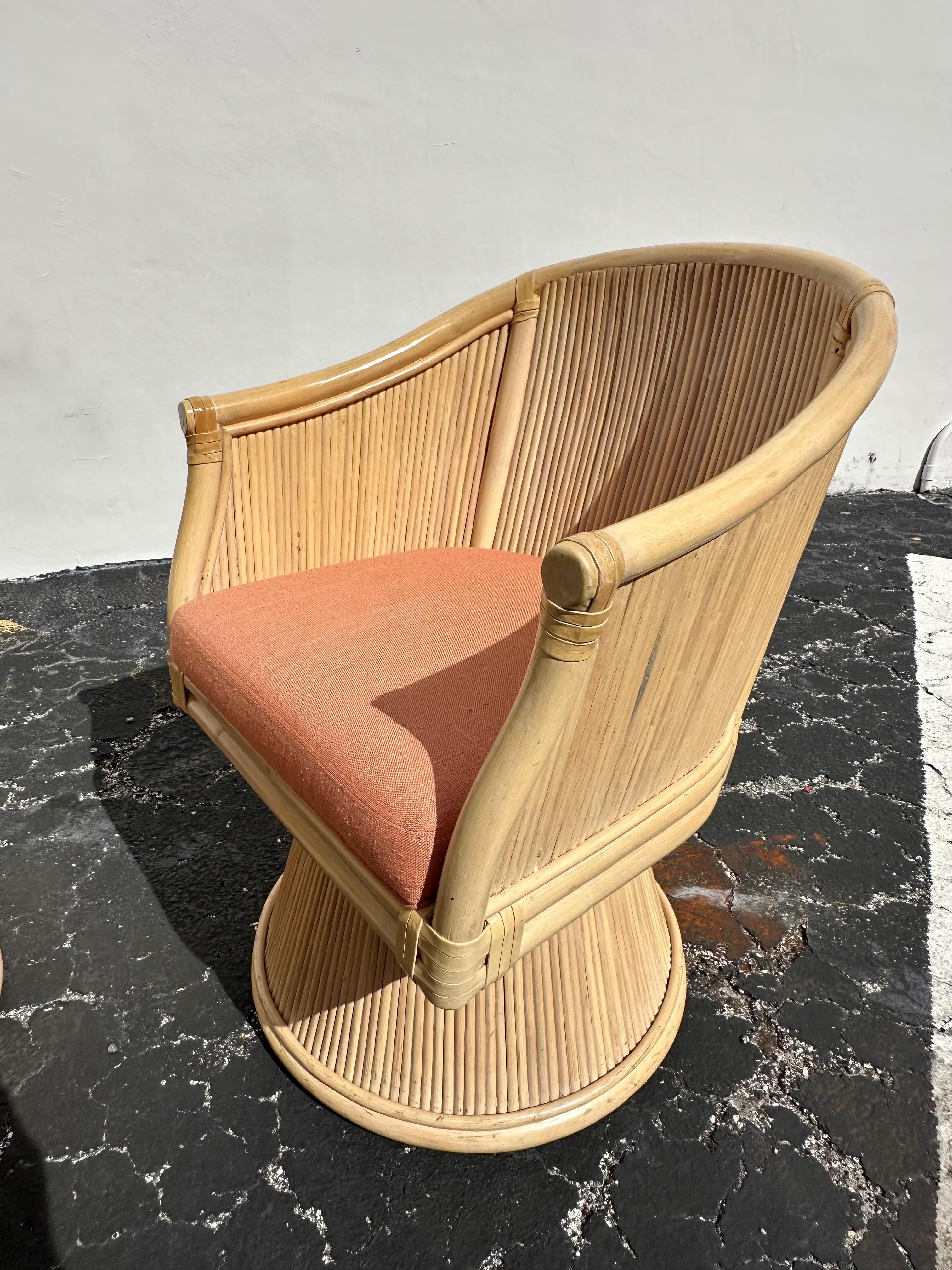 Sedie a dondolo McGuire anni '80 in rattan impilate e girevoli, set da 5 in vendita 6