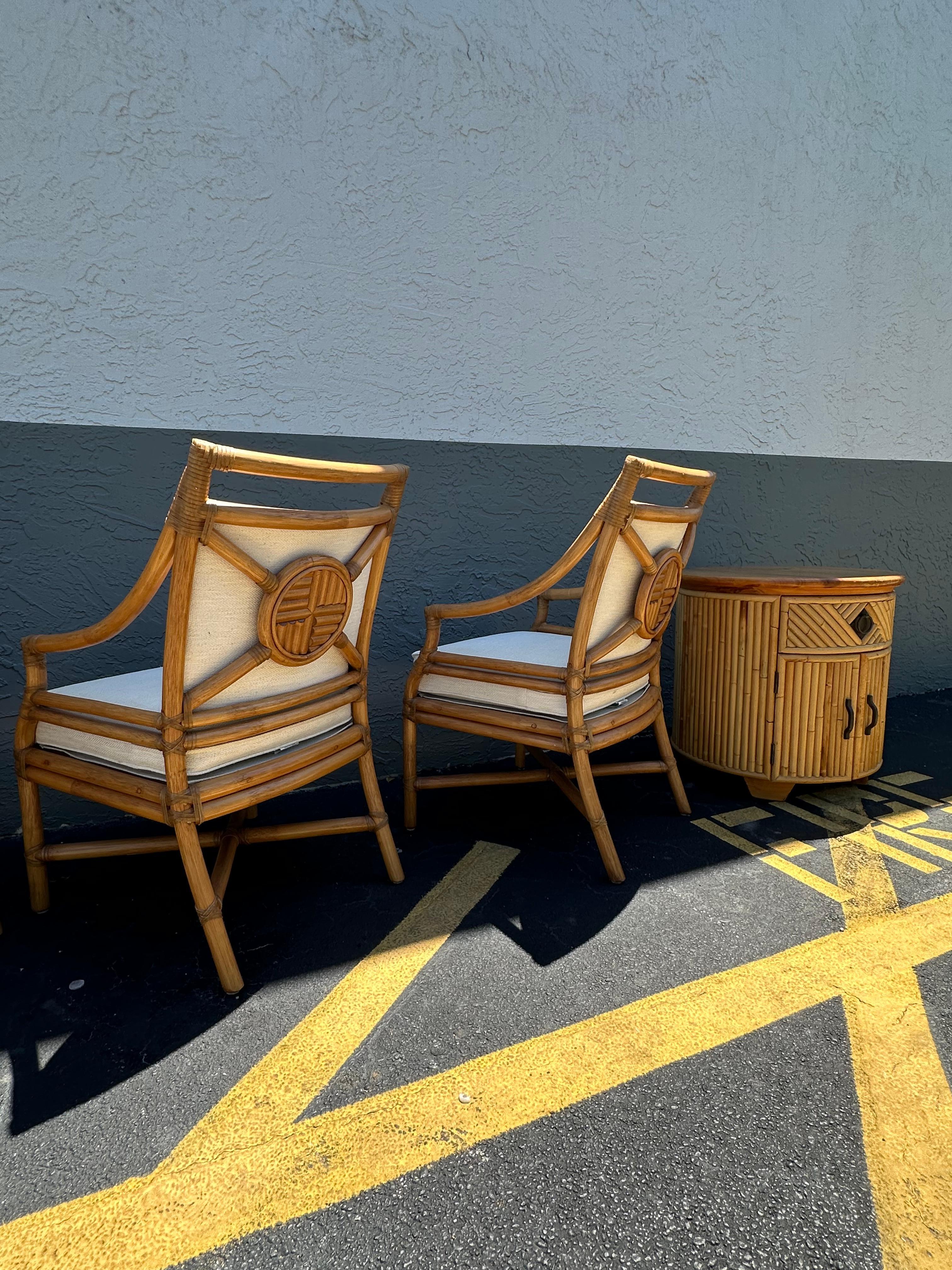 1980er Jahre McGuire Stil Target Back Stacked Rattan-Esszimmerstühle, 4er-Set im Angebot 5