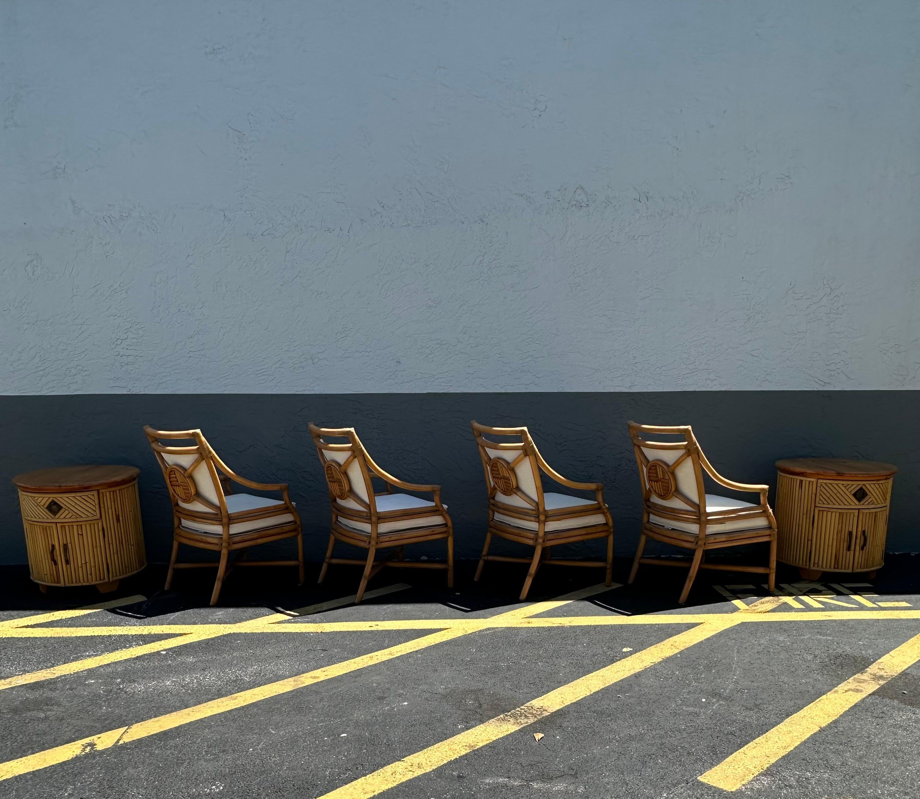 1980er Jahre McGuire Stil Target Back Stacked Rattan-Esszimmerstühle, 4er-Set im Angebot 1