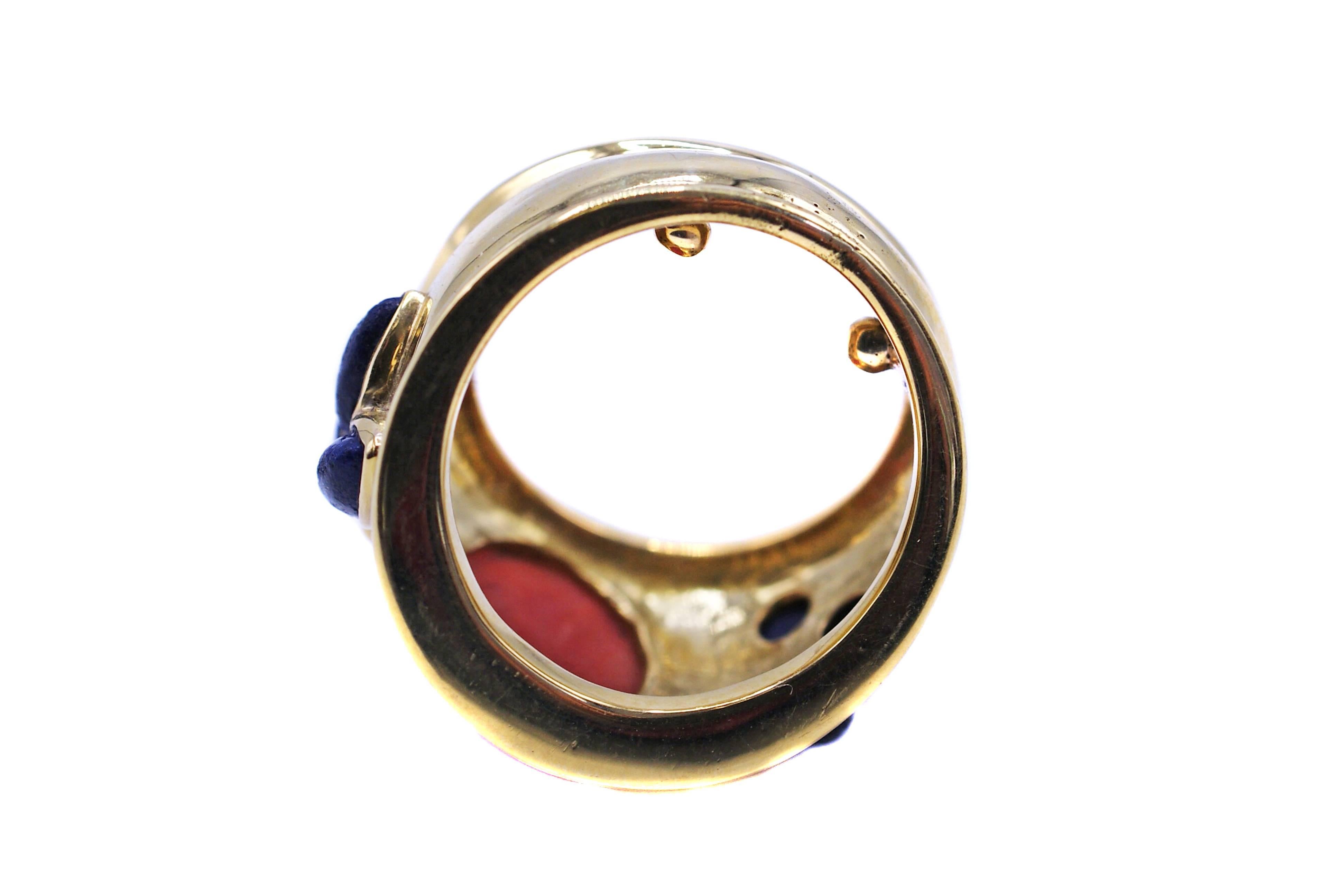 Women's or Men's 1980s Mediterranean Coral Lapis Lazuli 18 Karat Gold Band