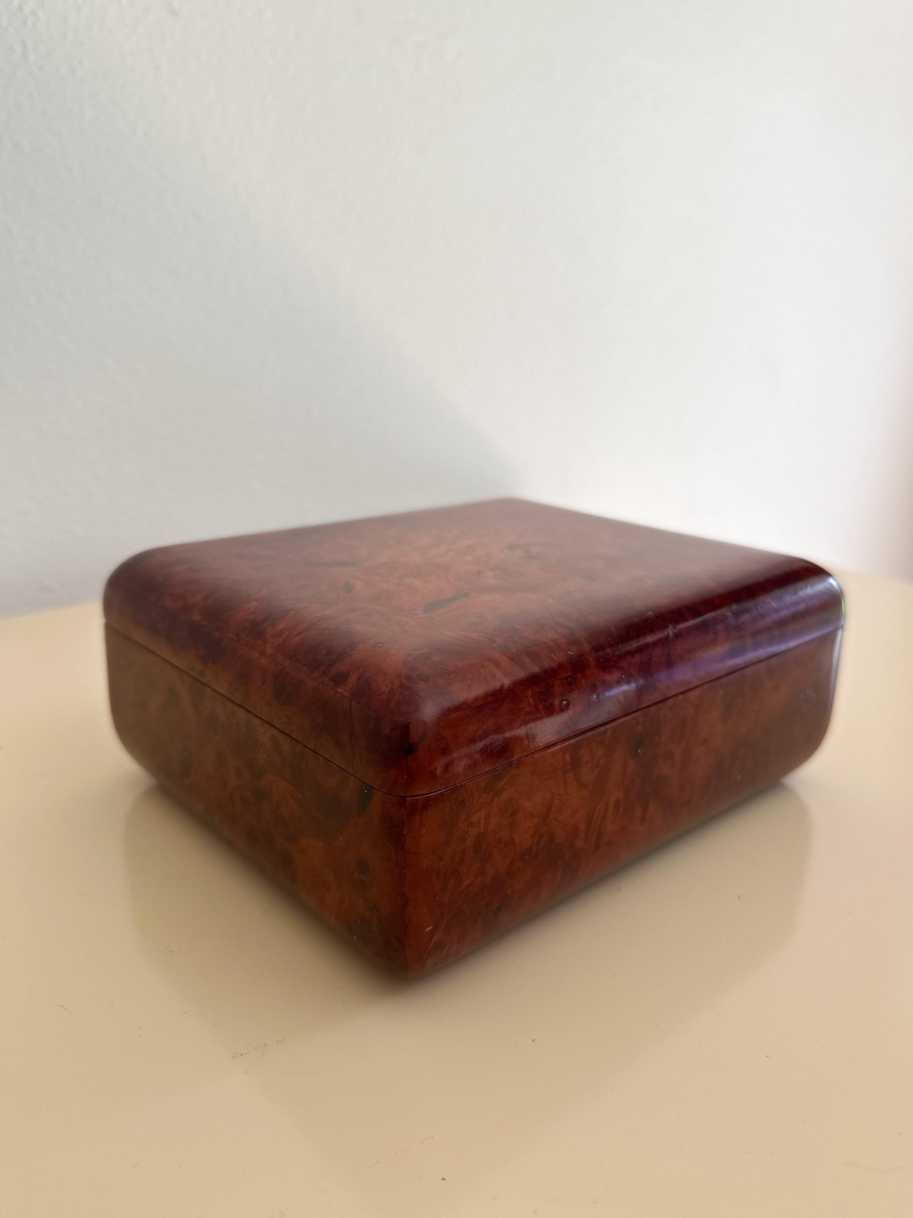 Late 20th Century 1980s Medium Lacquered Burlwood Jewelry Box For Sale