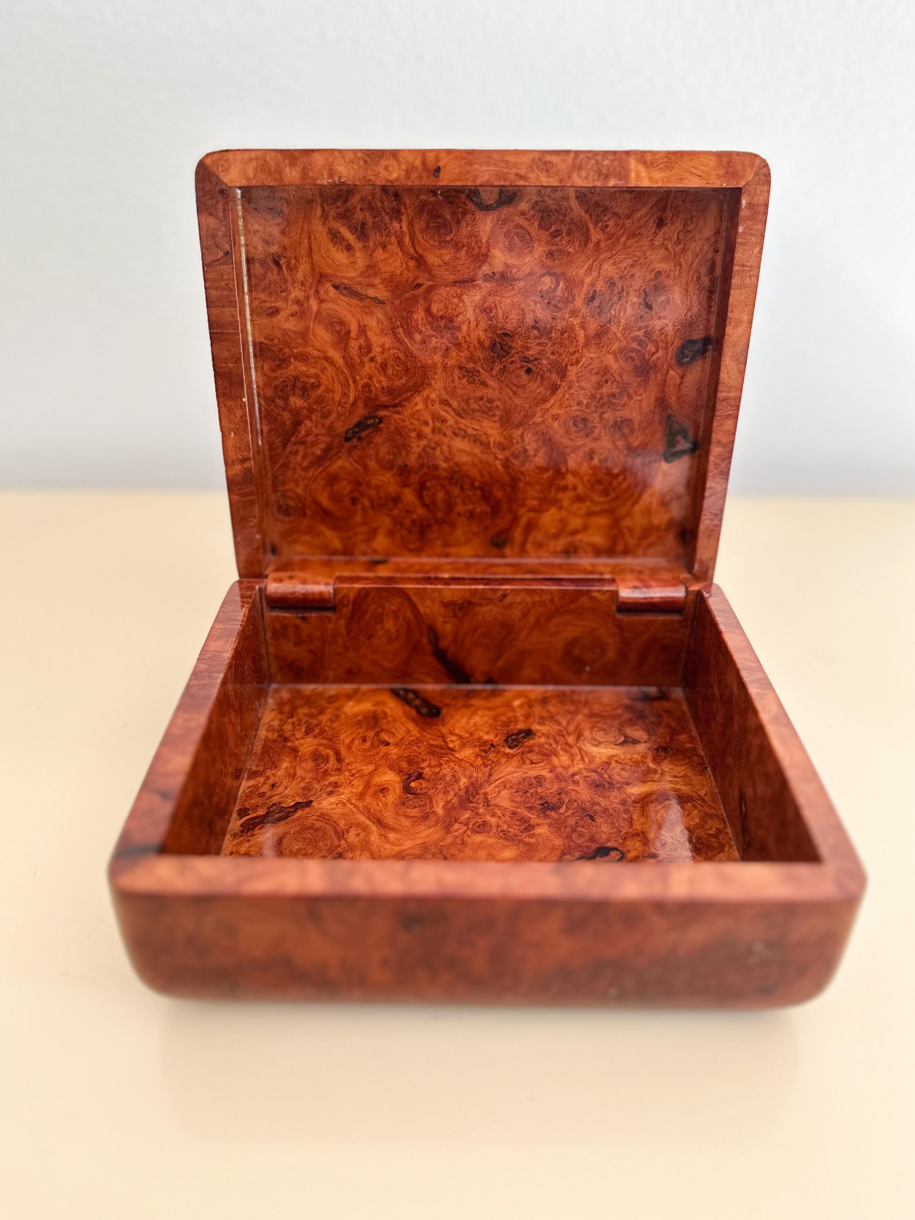 1980s Medium Lacquered Burlwood Jewelry Box For Sale 1