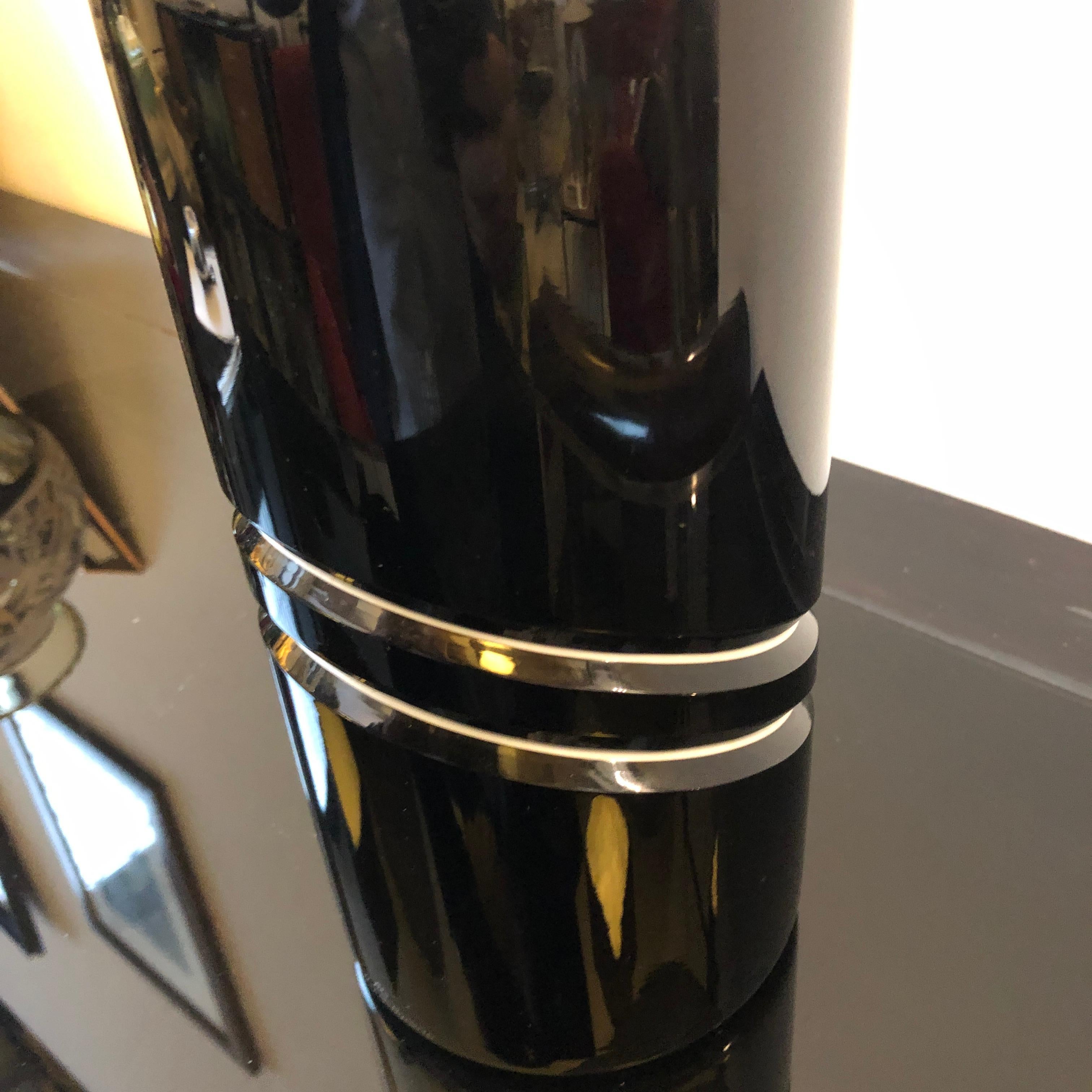 Hand-Crafted 1980s Modernist Black and White Murano Glass Vase by De Majo For Sale