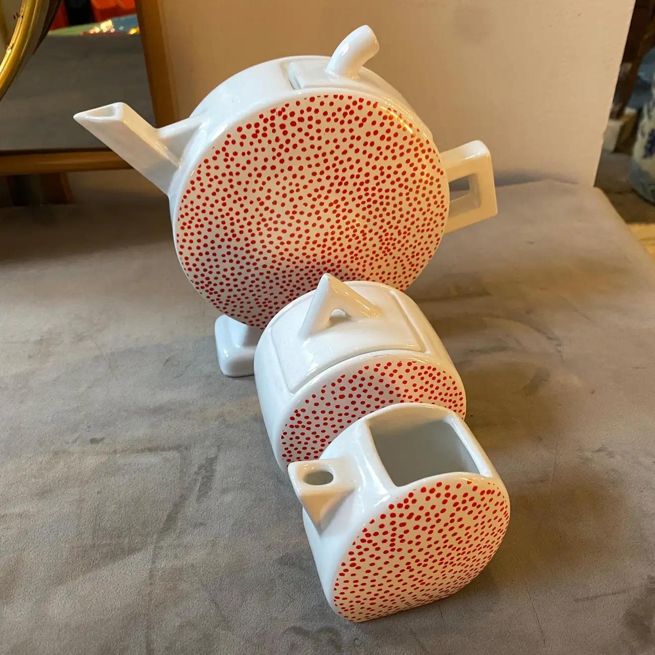 An amazing Memphis Milano tea set manufactured in Italy by Mas Italia. the red and white ceramic it's in perfect condition, the set has not been probably never used. The tea set by MAS is a striking example of the bold and avant-garde design