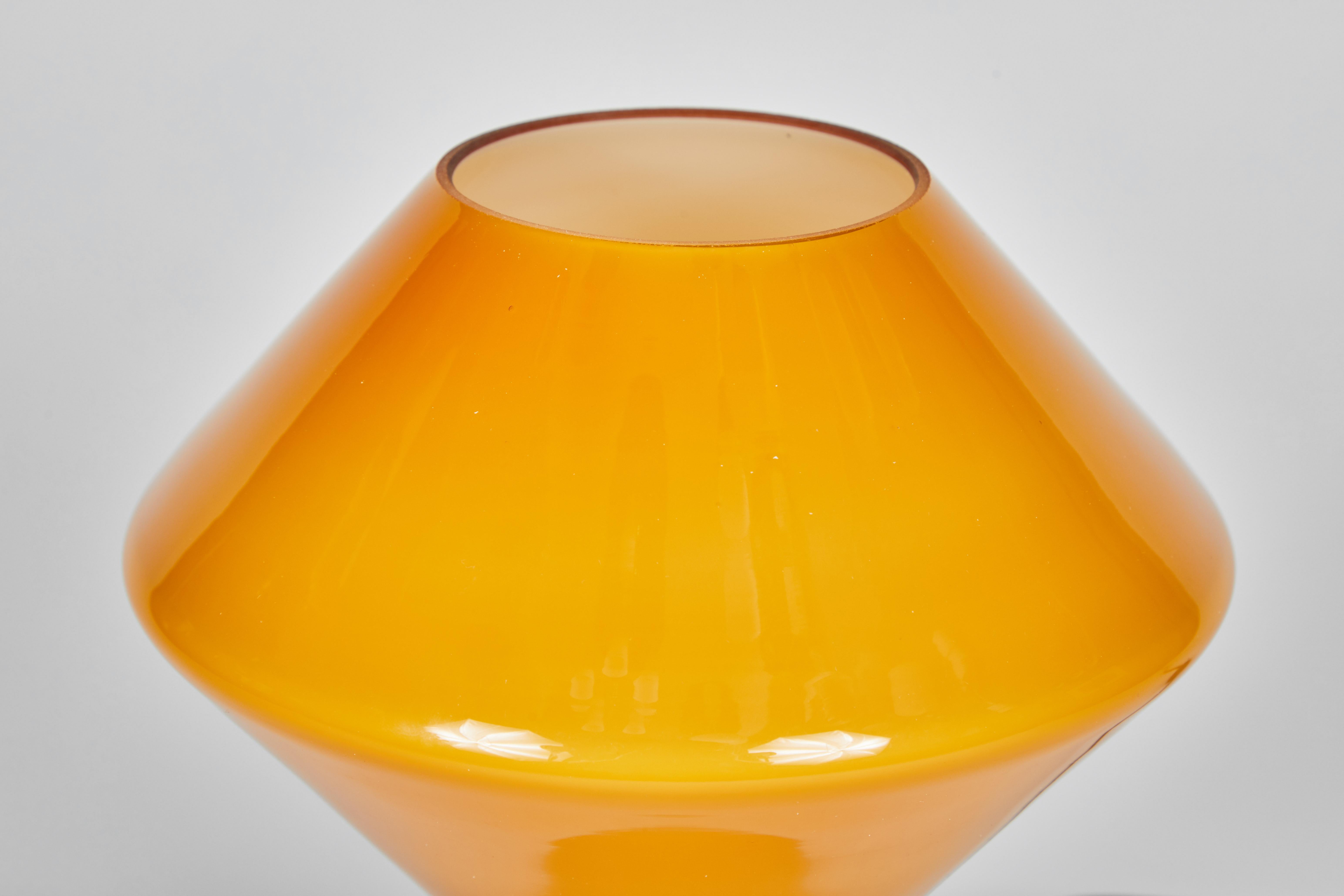1980s Memphis Style 'Conica' Table Lamp for Artemide In Good Condition For Sale In Glendale, CA
