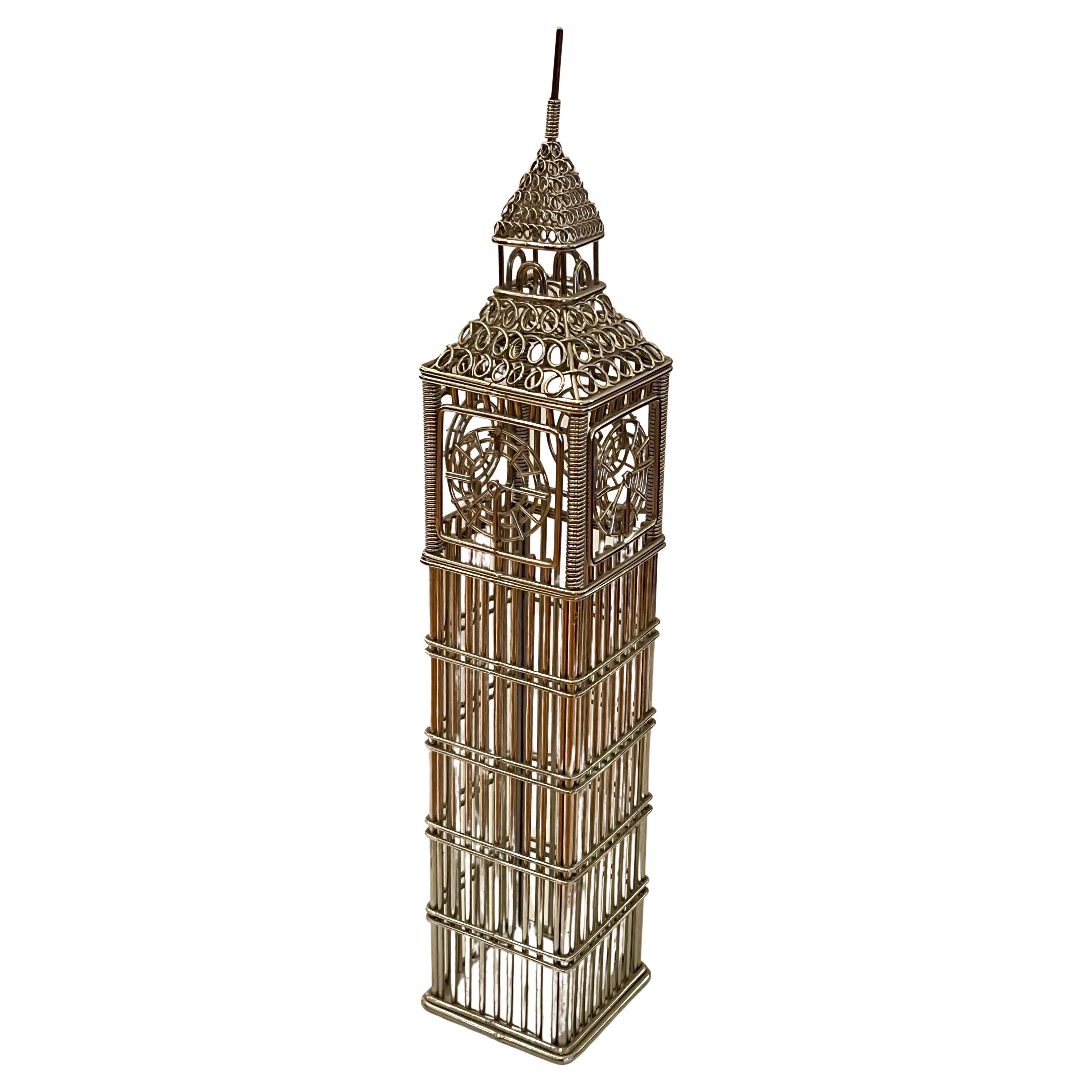 Escultura Big Ben de metal soldado de los años 80 Posmoderno