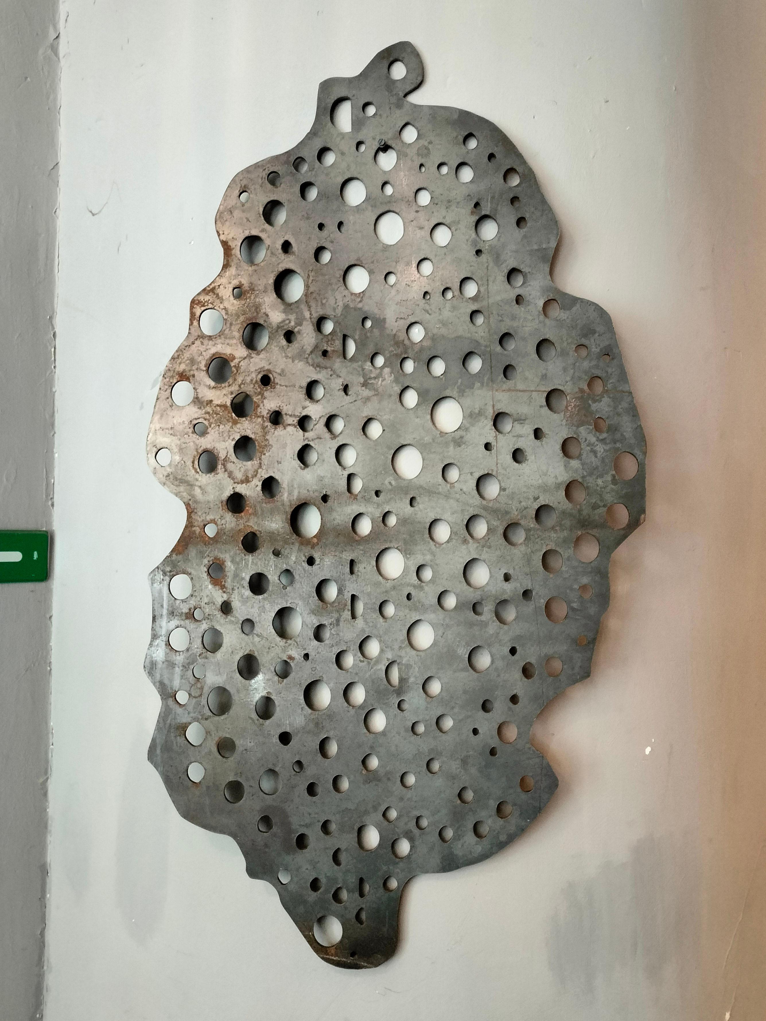 Mexicain Décoration murale en tôle d'acier découpée organique mexicaine des années 1980 en vente