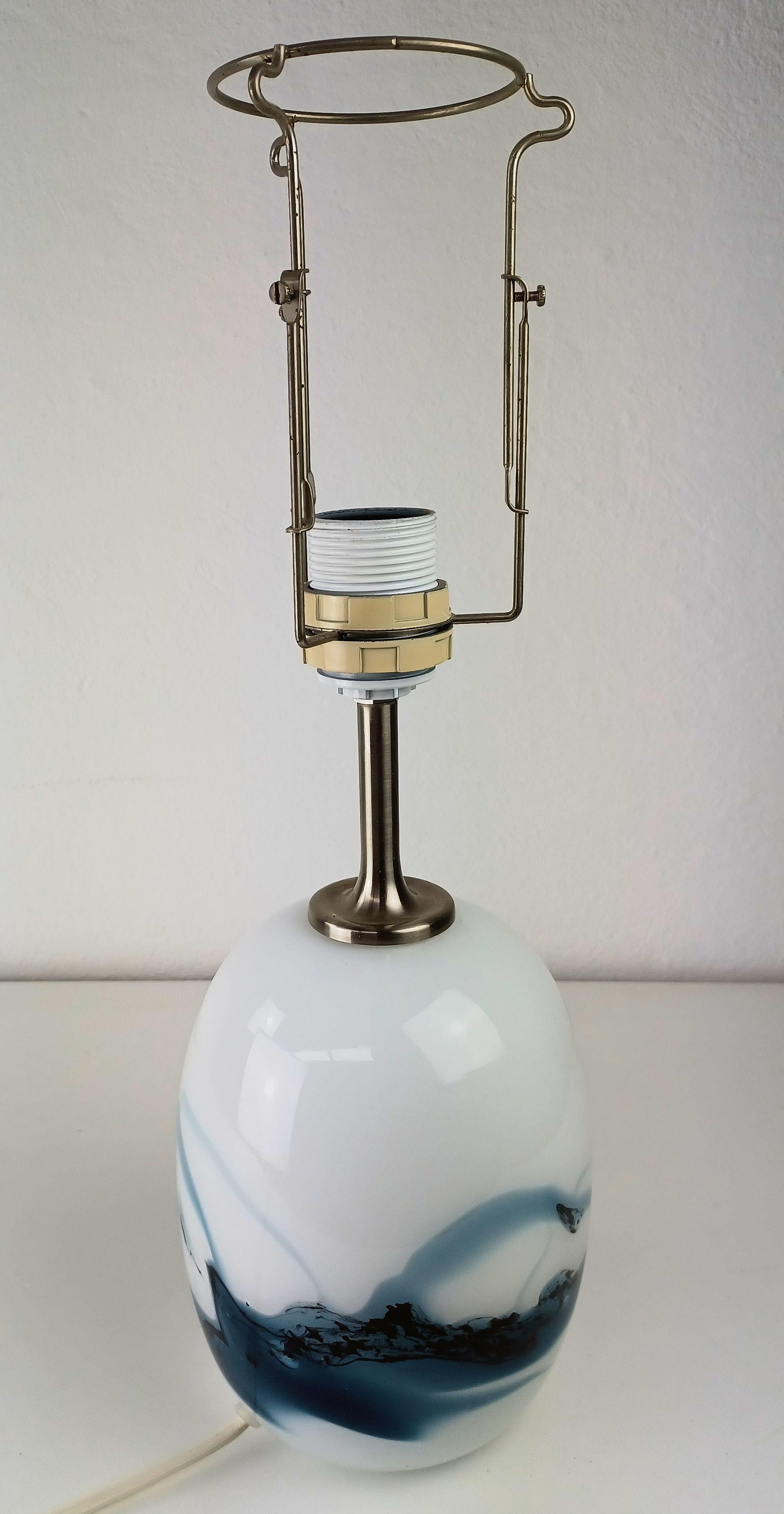 1980's Michael Bang Sakura Handblown Glass Table Lamp In Good Condition For Sale In Knebel, DK