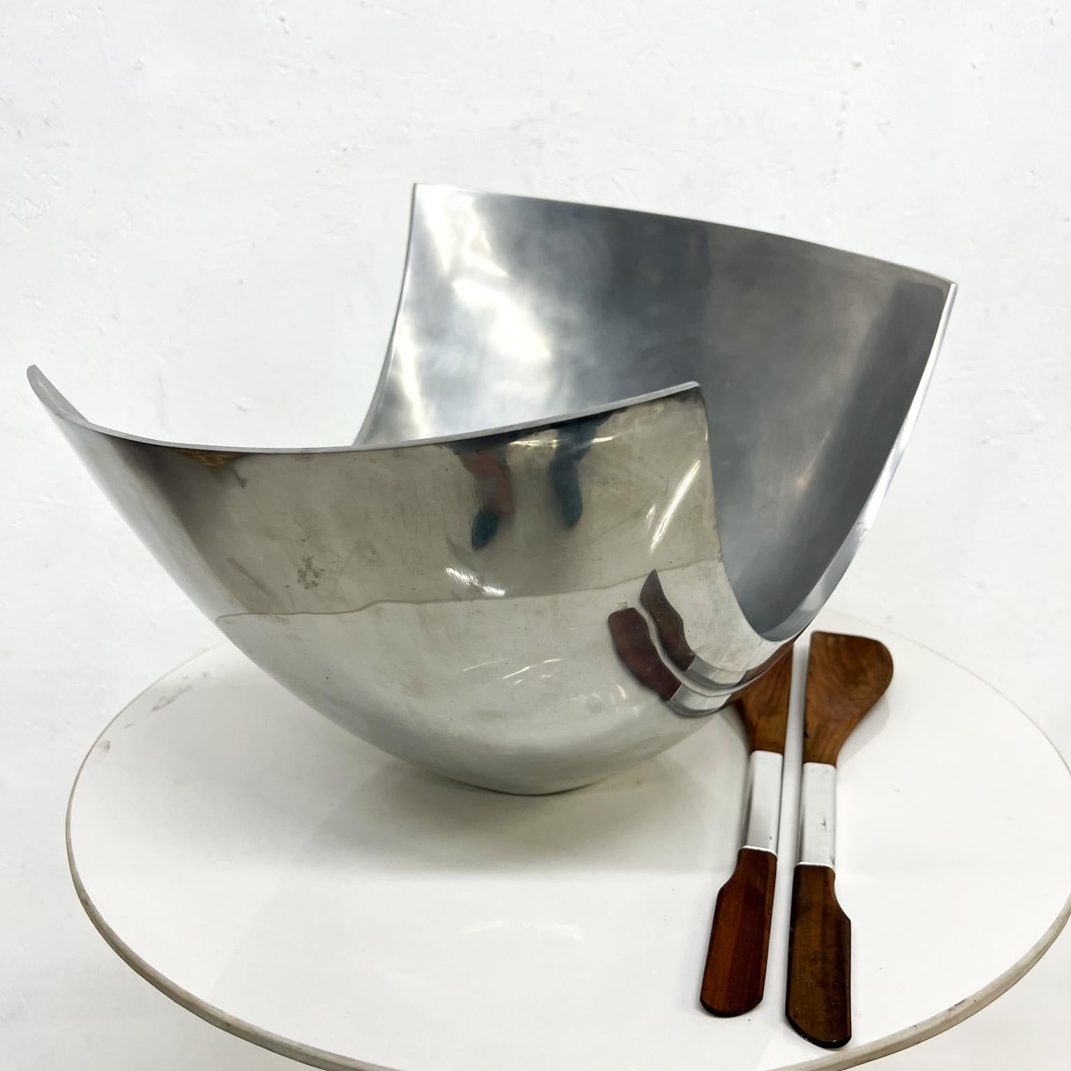 1980s Michael Lax Design Polished Bowl Serving Set for Metaal In Good Condition For Sale In Chula Vista, CA