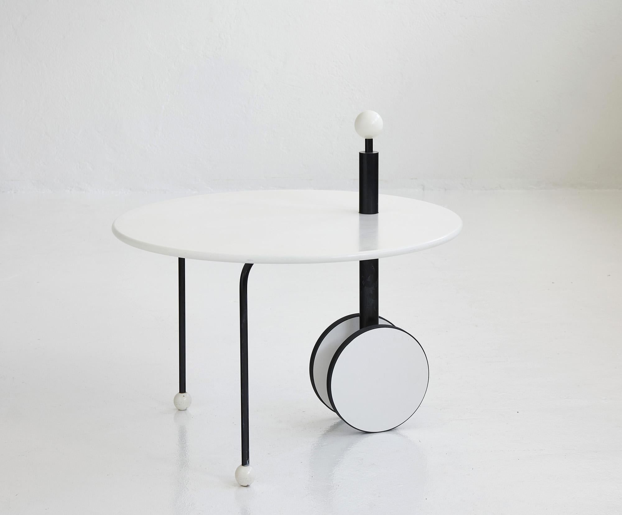 Postmoderne Table d'appoint Michele De Lucchi des années 1980 en vente