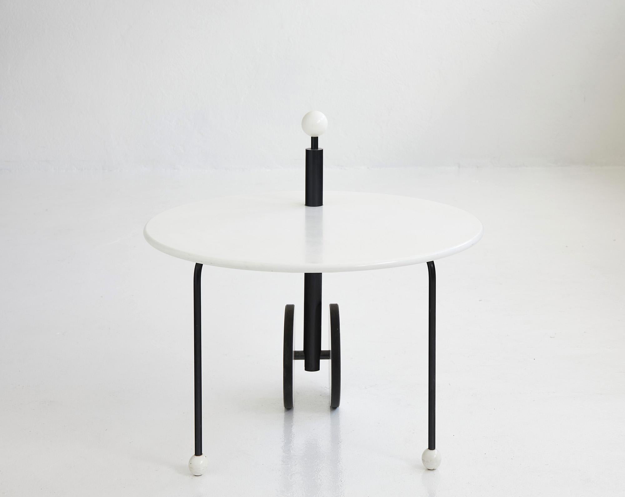 italien Table d'appoint Michele De Lucchi des années 1980 en vente