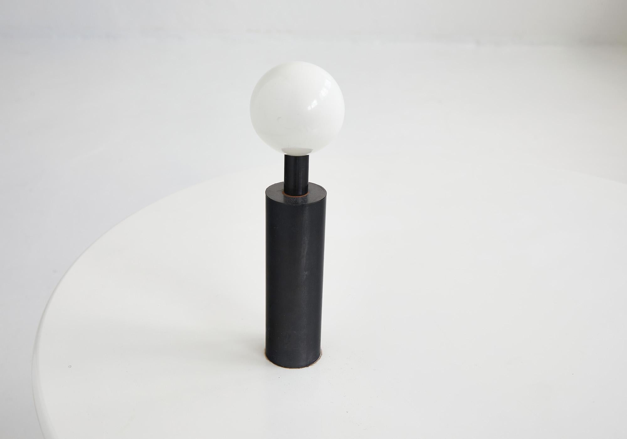 Métal Table d'appoint Michele De Lucchi des années 1980 en vente