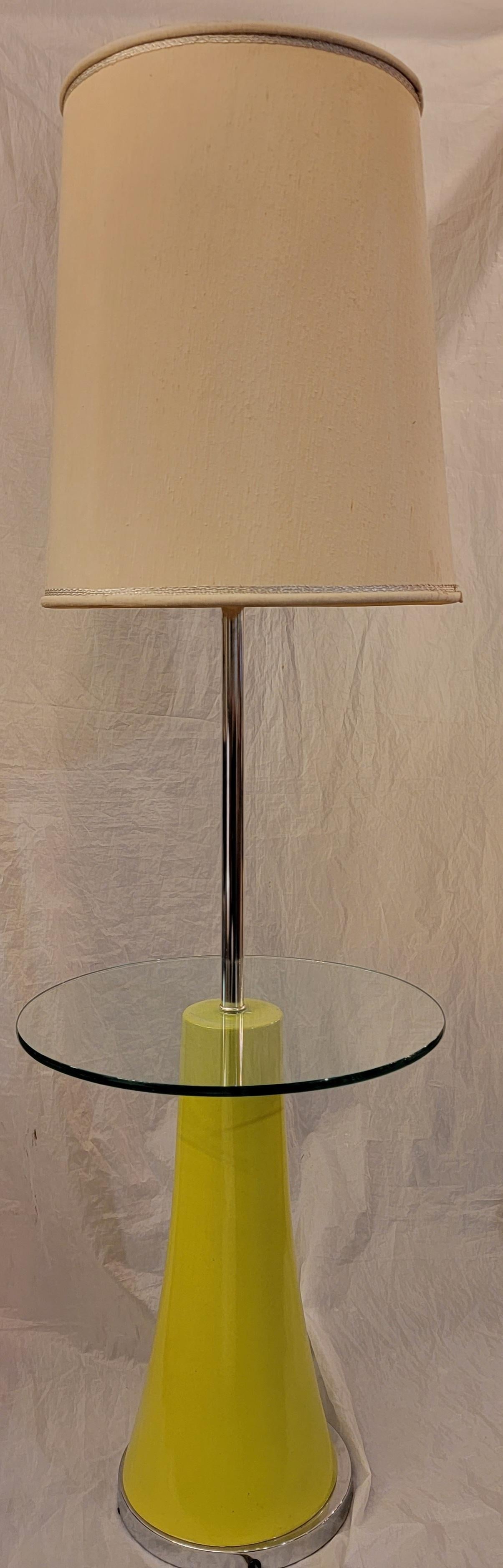 1980s Midcentury Chrome and Lacquered Floor Lamp with Round Glass Center Table In Good Condition For Sale In Pasadena, CA