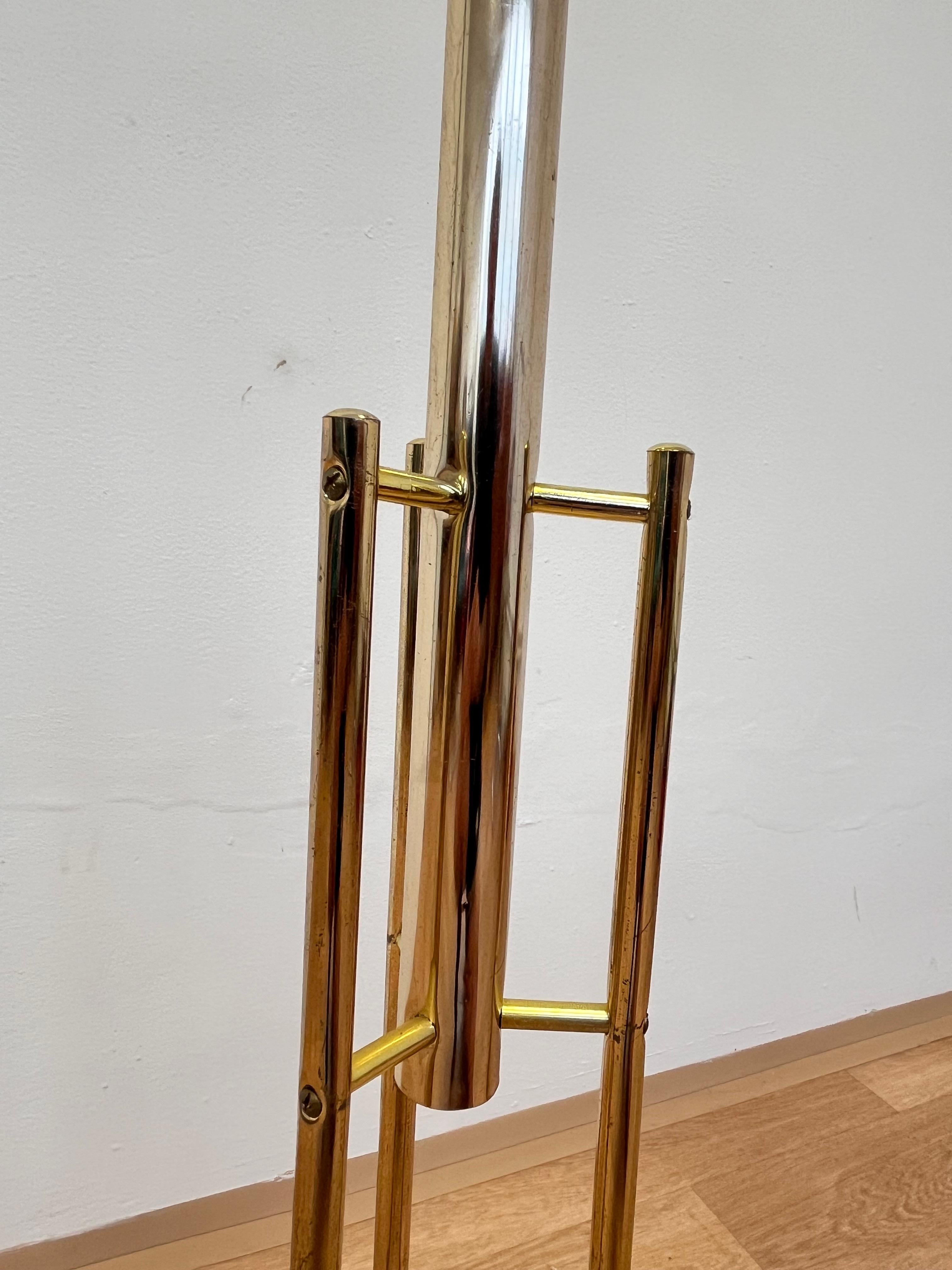 Appendiabiti anni '80 dal design di metà secolo color oro In condizioni buone in vendita a Praha, CZ