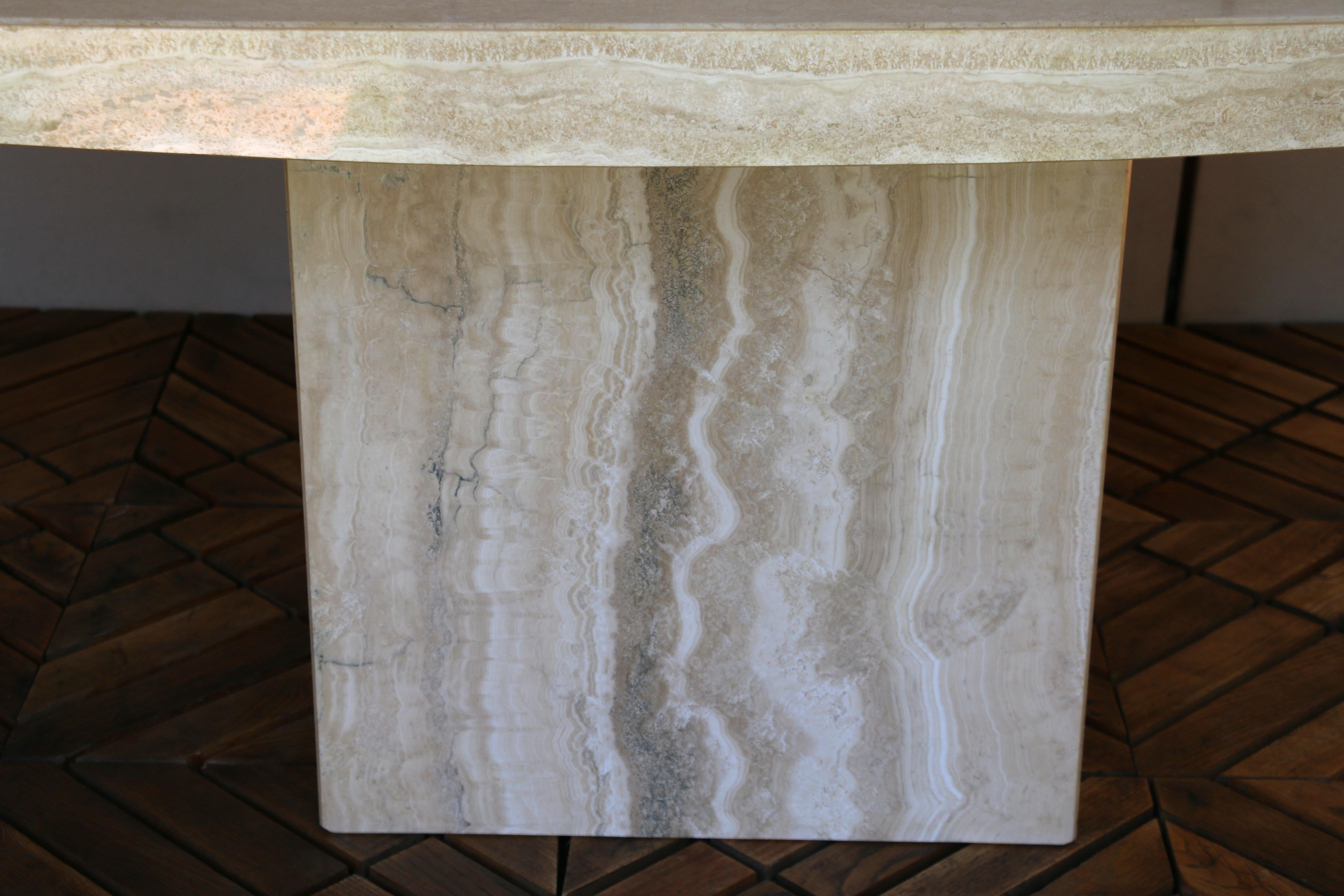 1980 Mid-Century Italian Postmodern Table de salle à manger en marbre beige en vente 10