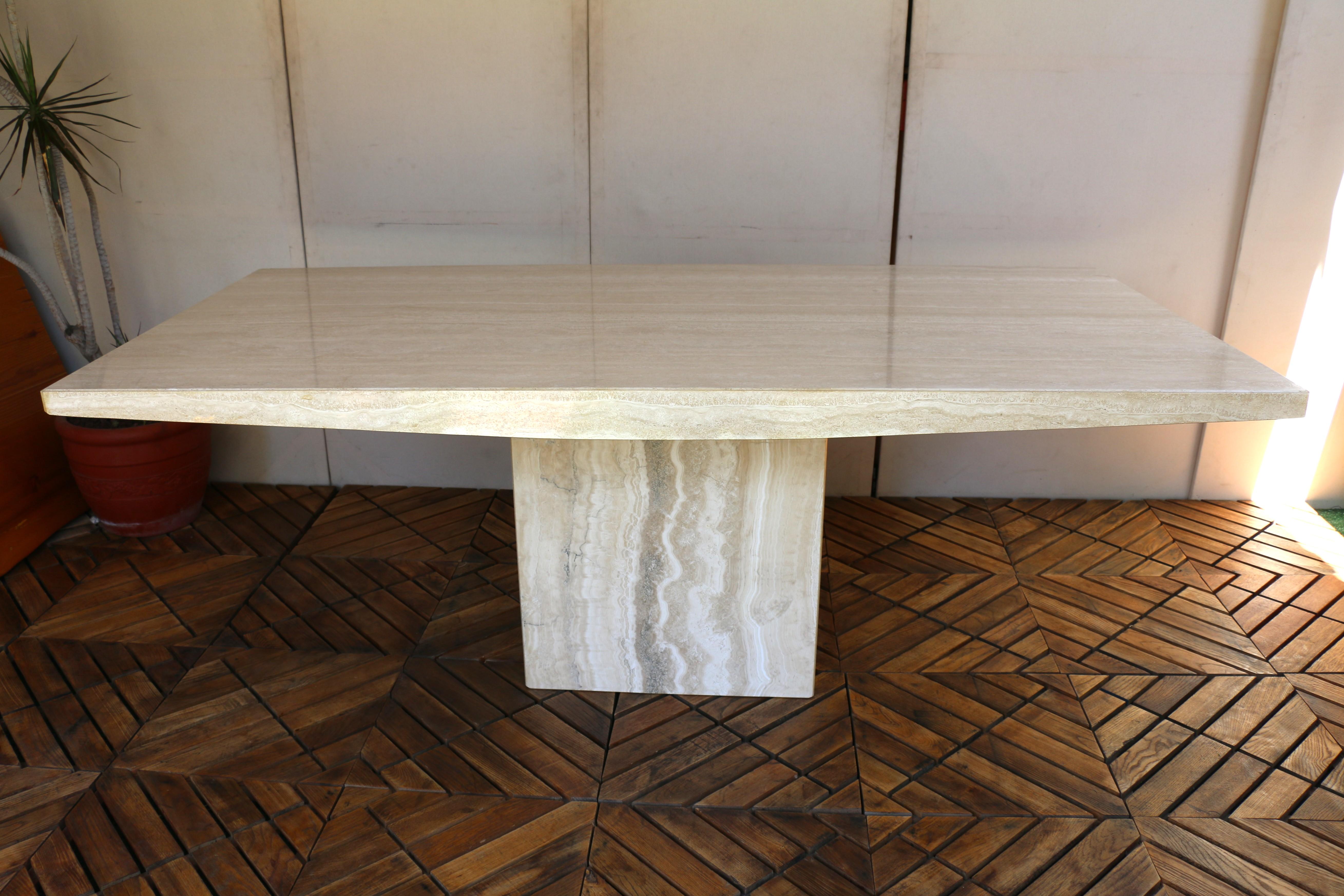 1980 Mid-Century Italian Postmodern Table de salle à manger en marbre beige Bon état - En vente à North Hollywood, CA