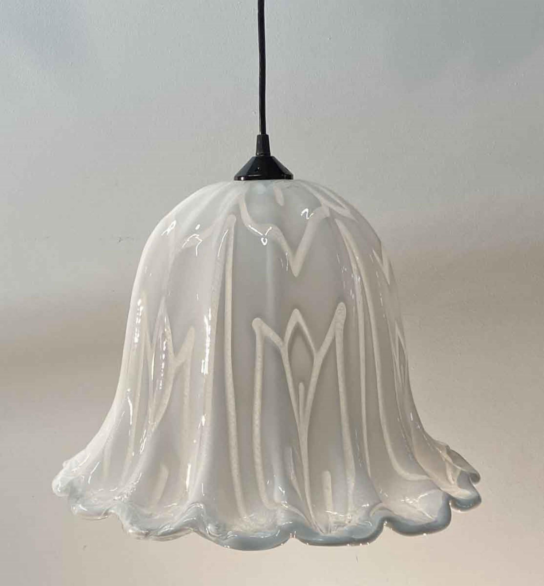 Italian 1980s Mid-Century Modern Murano Tulip Style White Glass Pendant Light