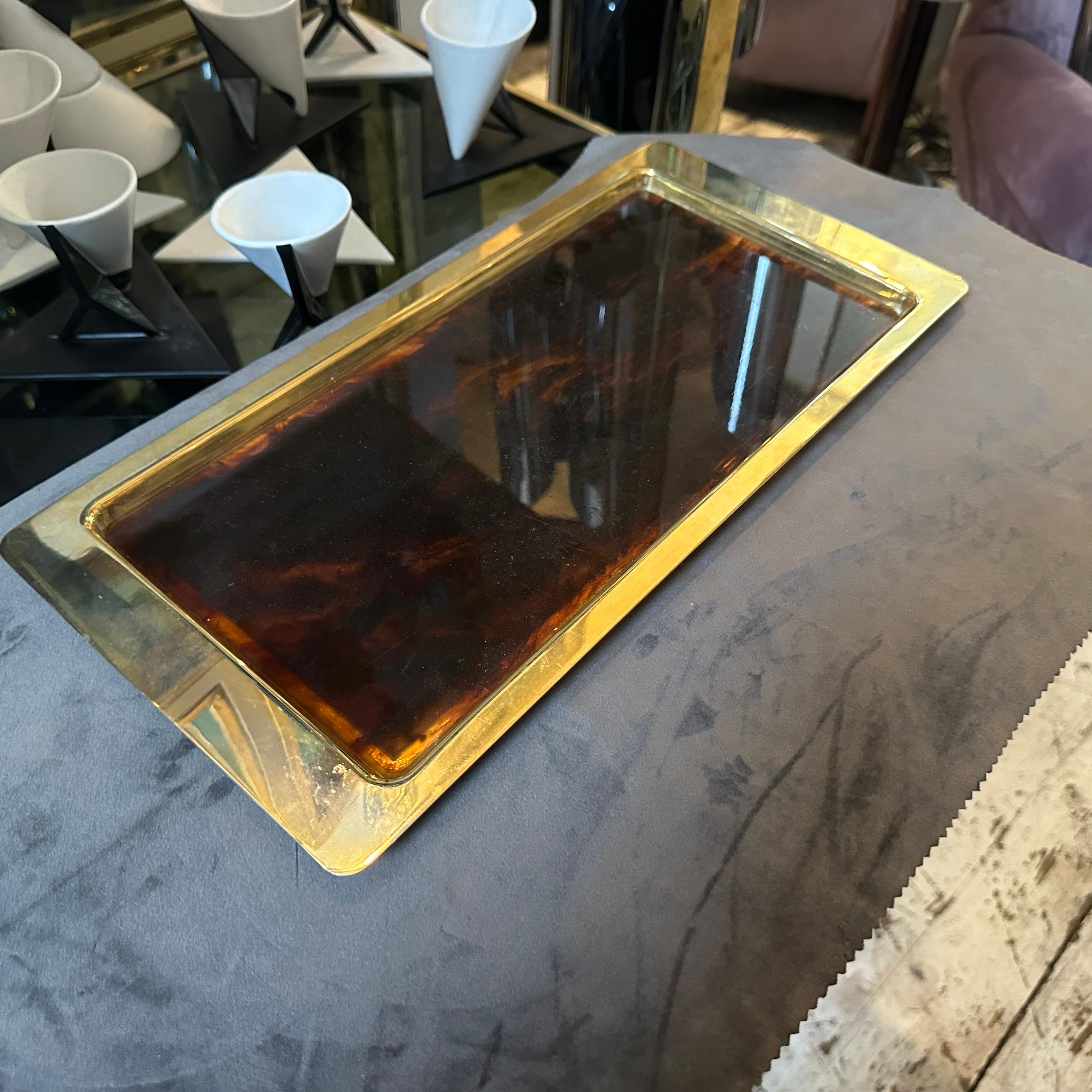 Ottone Vassoio in lucite tartarugata finto moderno degli anni '80 alla maniera di Dior Home in vendita