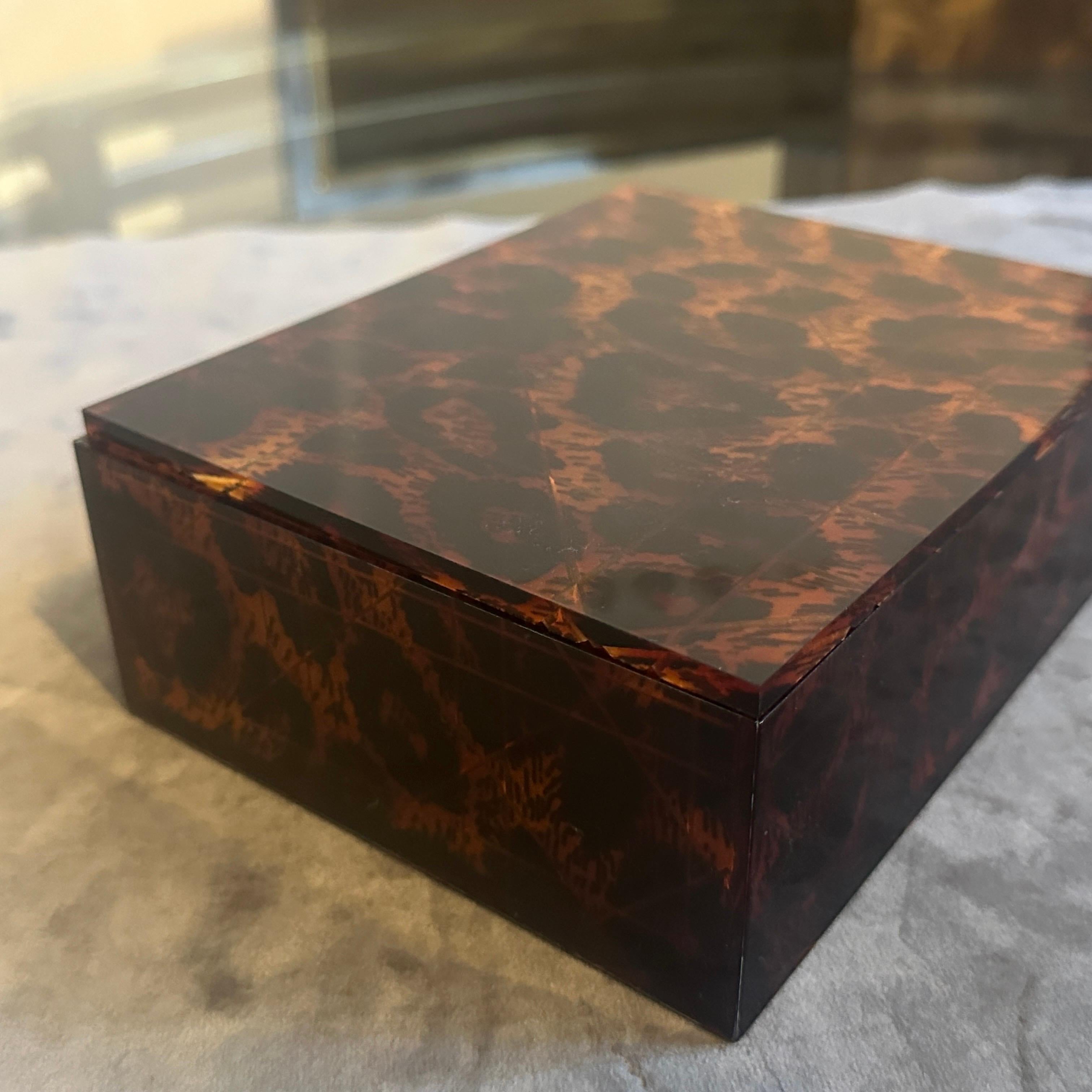 1980 Mid-Century Modern Faux Leopard Lucite Luxury Box Signed Dior Home en vente 1