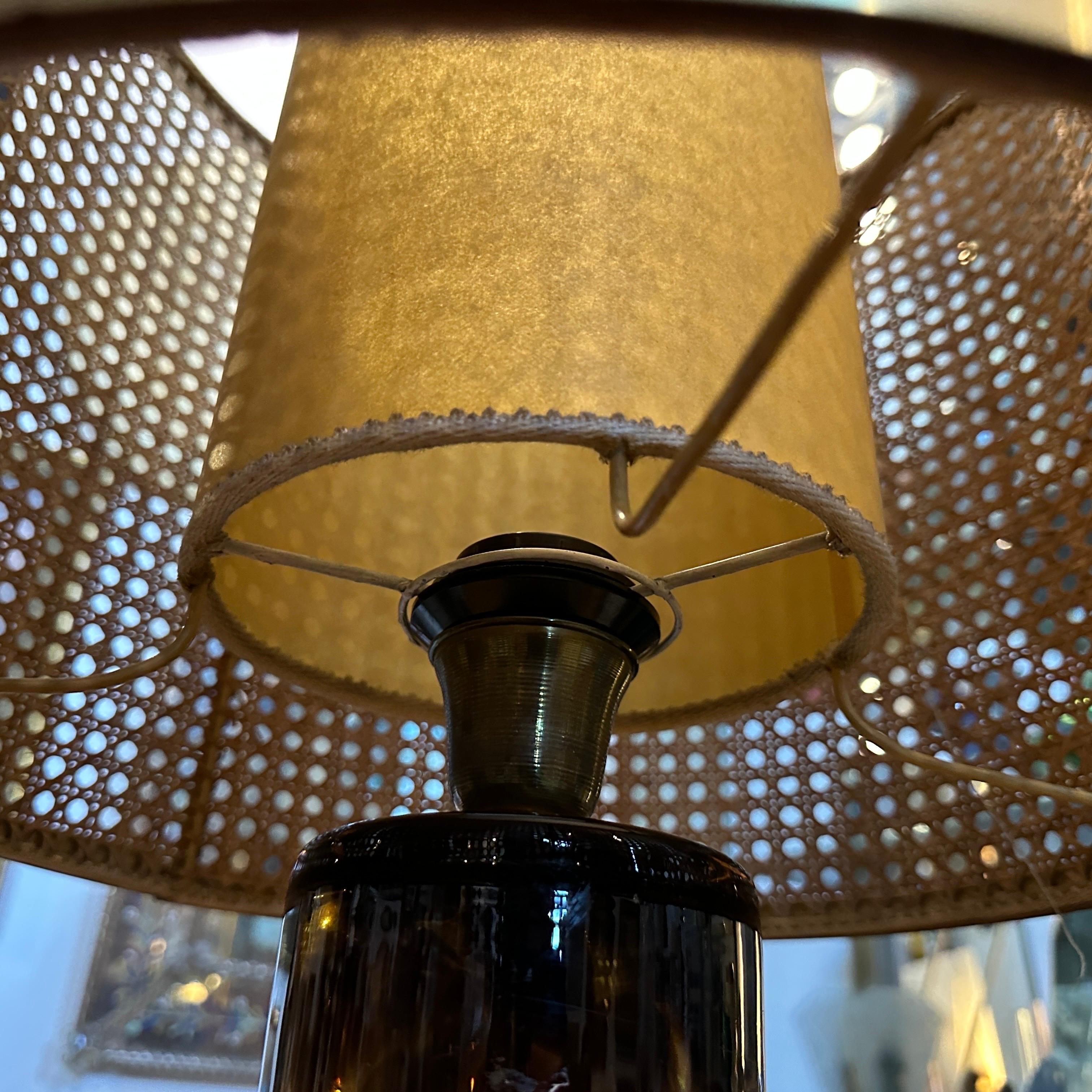 1980s Mid-century Modern Glass Italian Table Lamp with Vienna Straw Lampshade For Sale 6