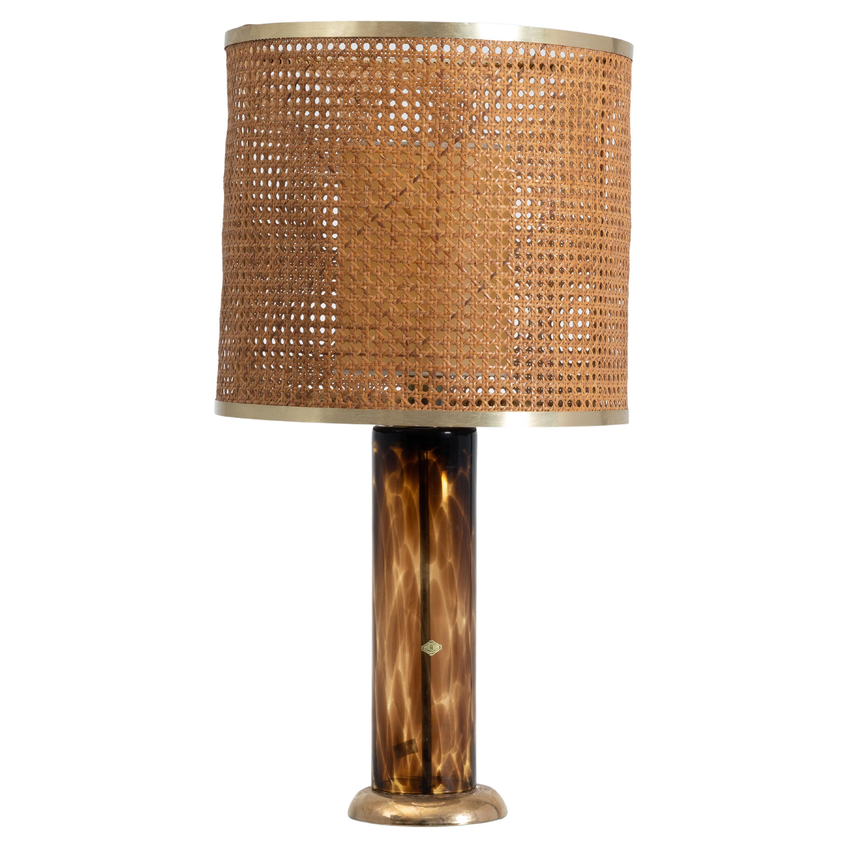 1980s Mid-century Modern Glass Italian Table Lamp with Vienna Straw Lampshade For Sale