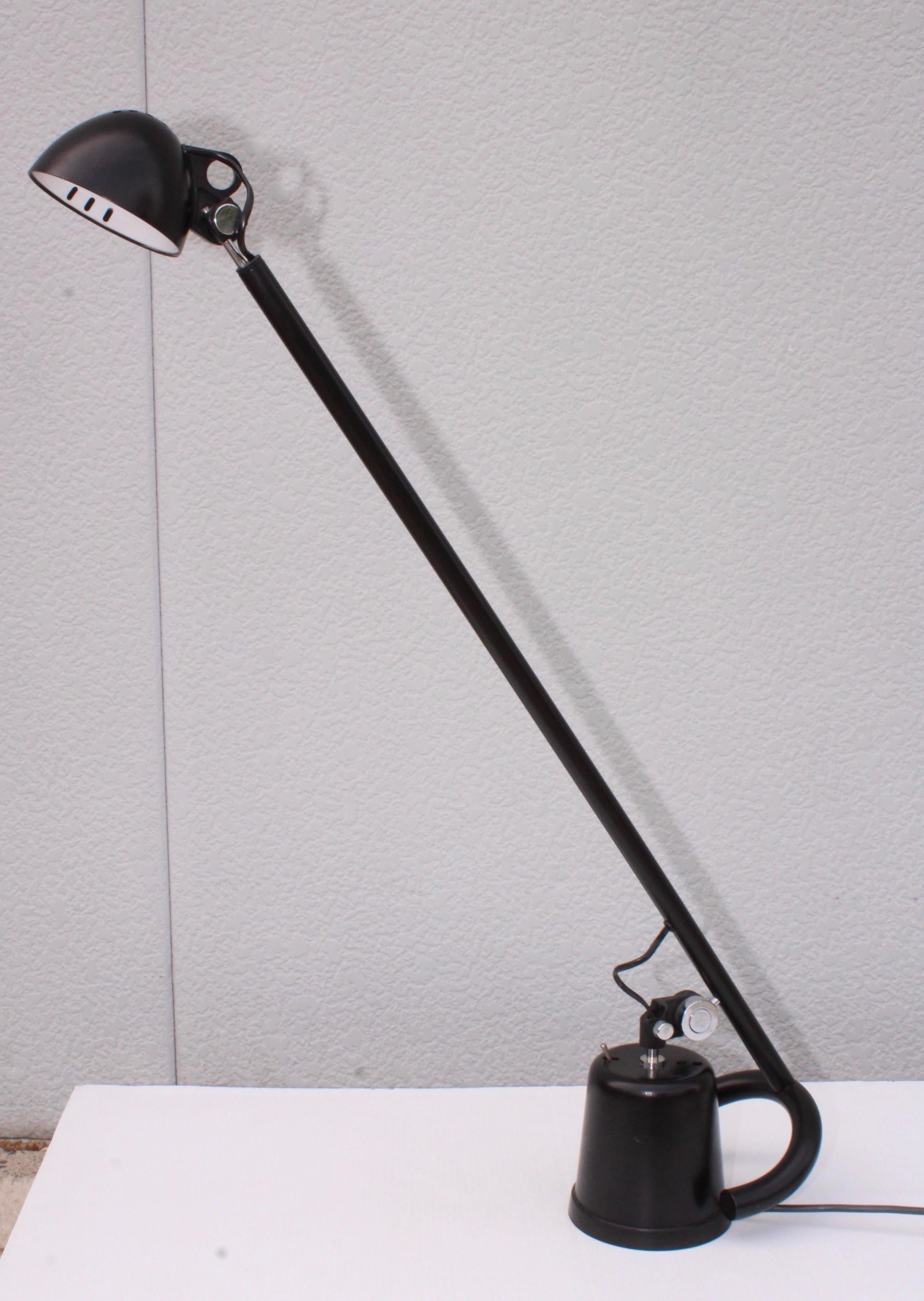 1980s adjustable Italian desk lamp, in vintage original condition. Well made and very heavy.